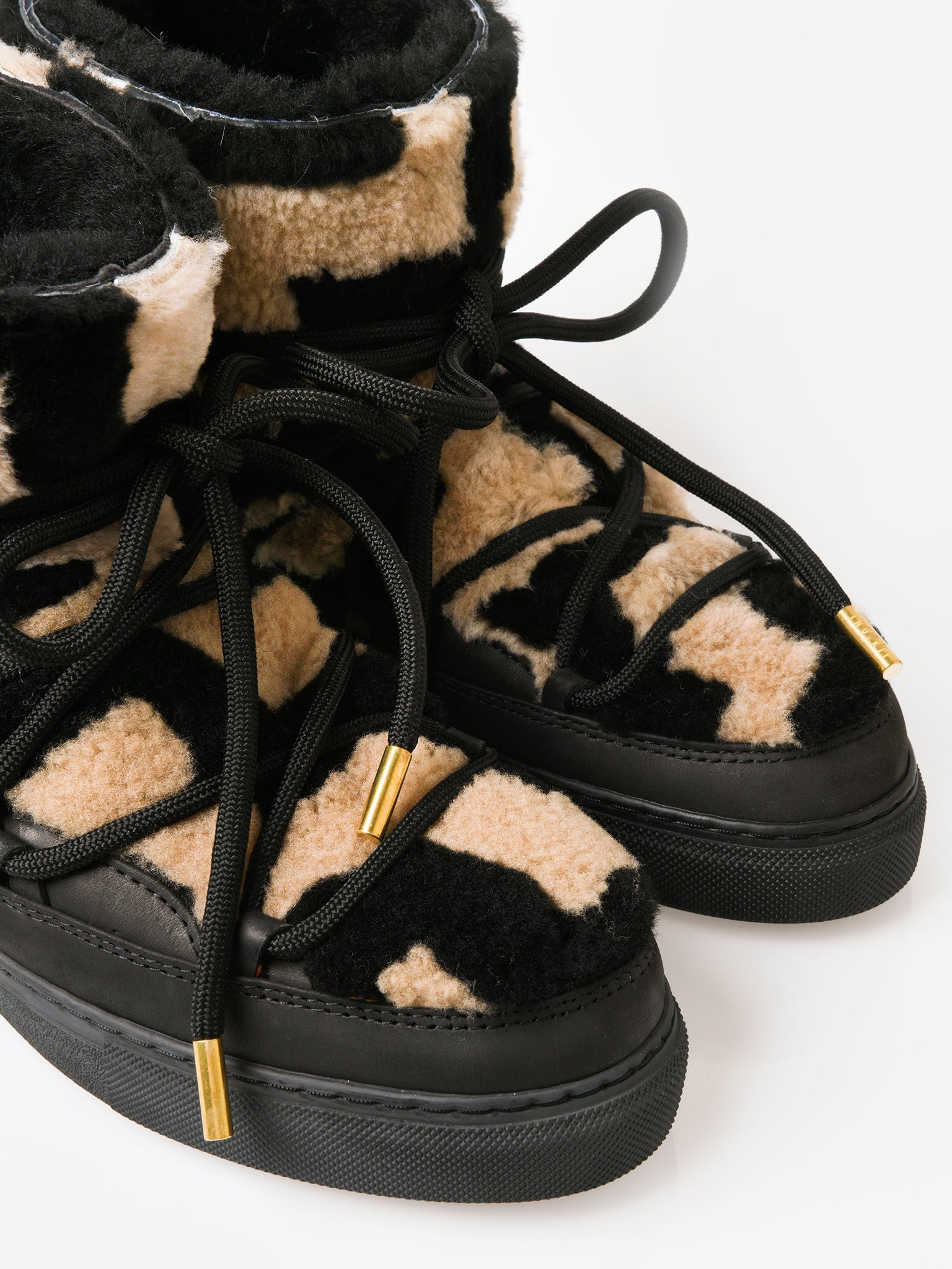 Inuikii Women's Shearling Zig Zag Boot – Saint Bernard