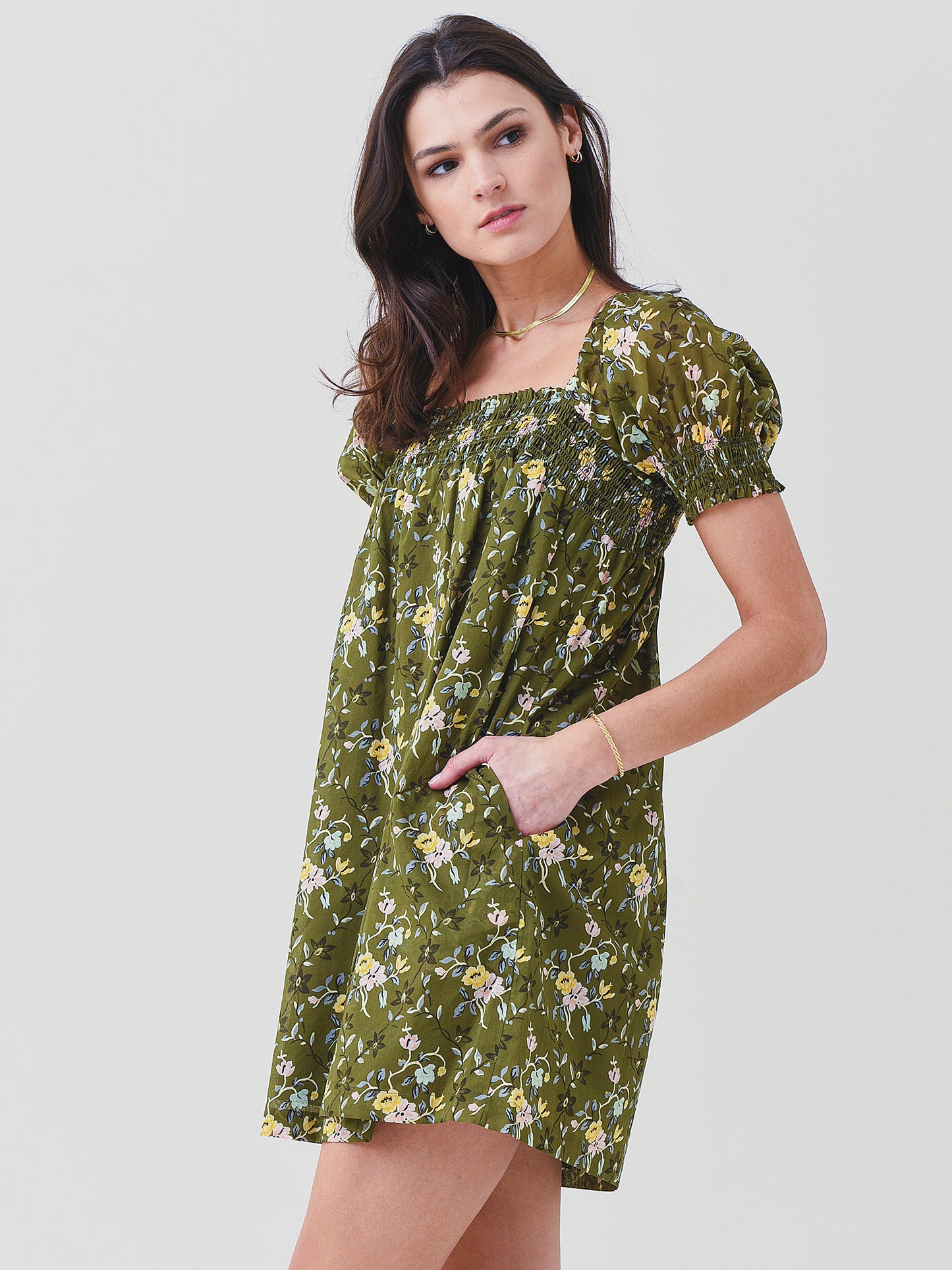 82025-978xWALLFLORAL-alt1