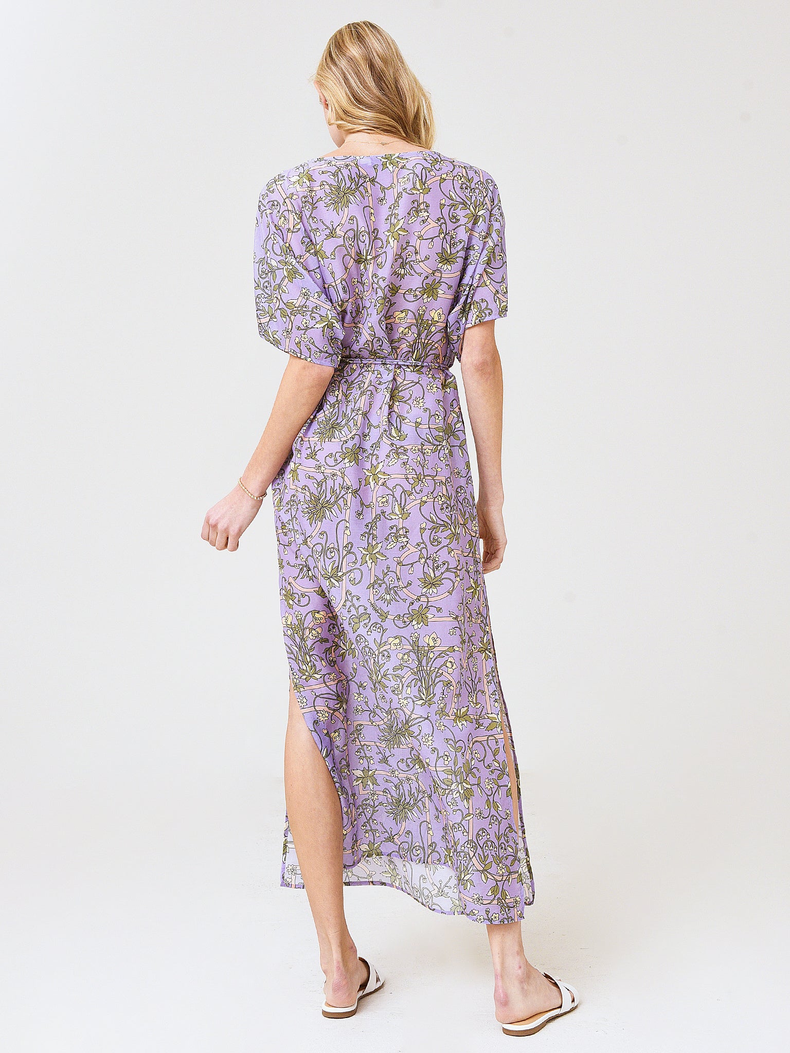 84549-502xLILACGARDENMEDALLION502-alt1