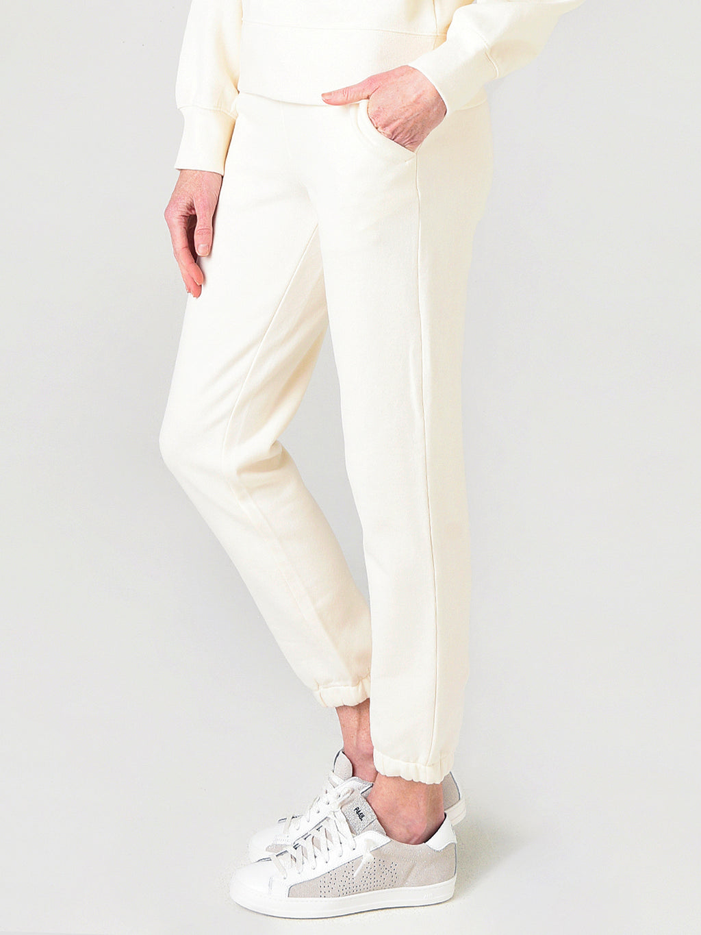 854A-263-788xWINTERWHITE-alt2