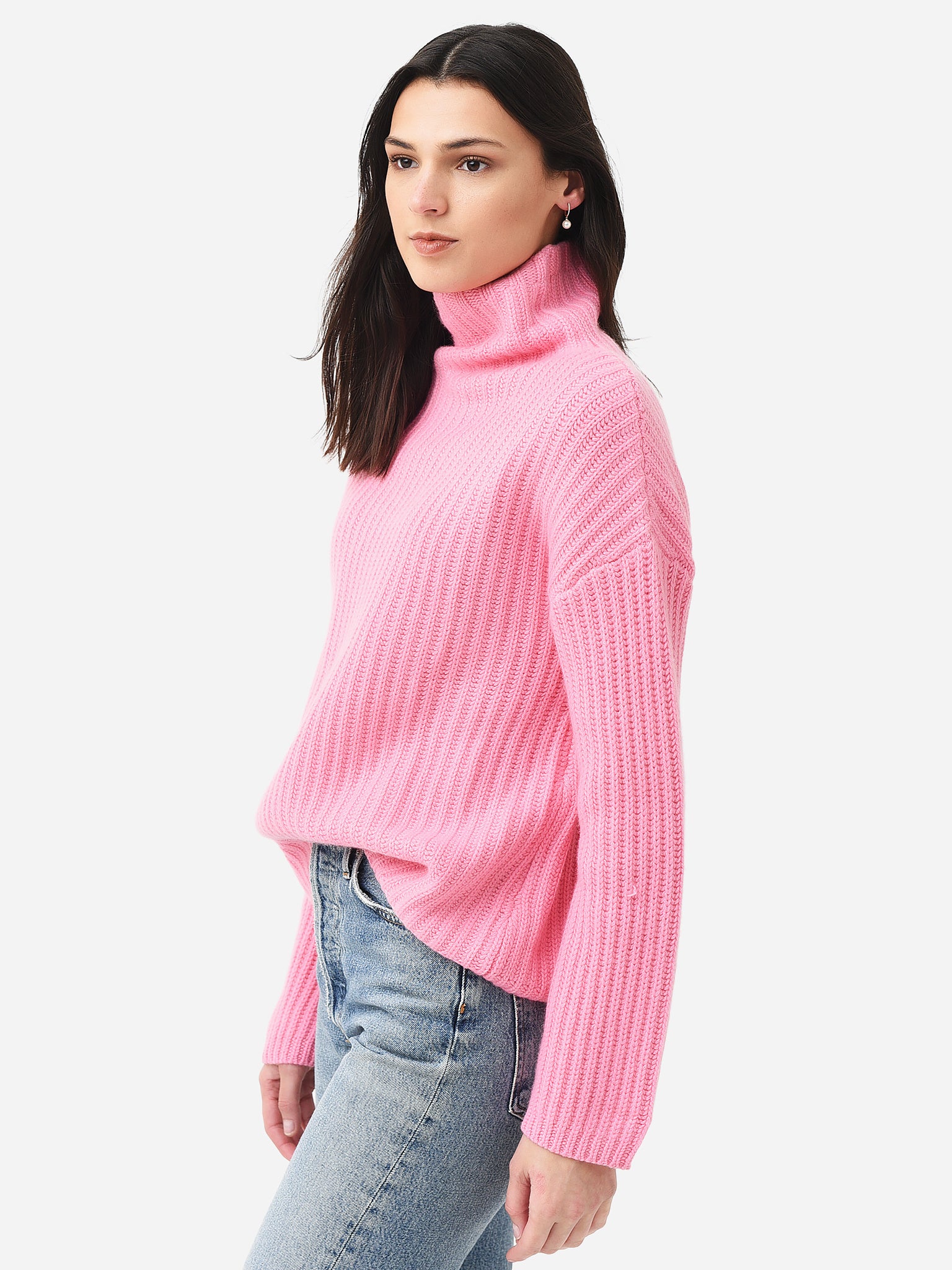 AW22-058xNUNCHAI-alt2