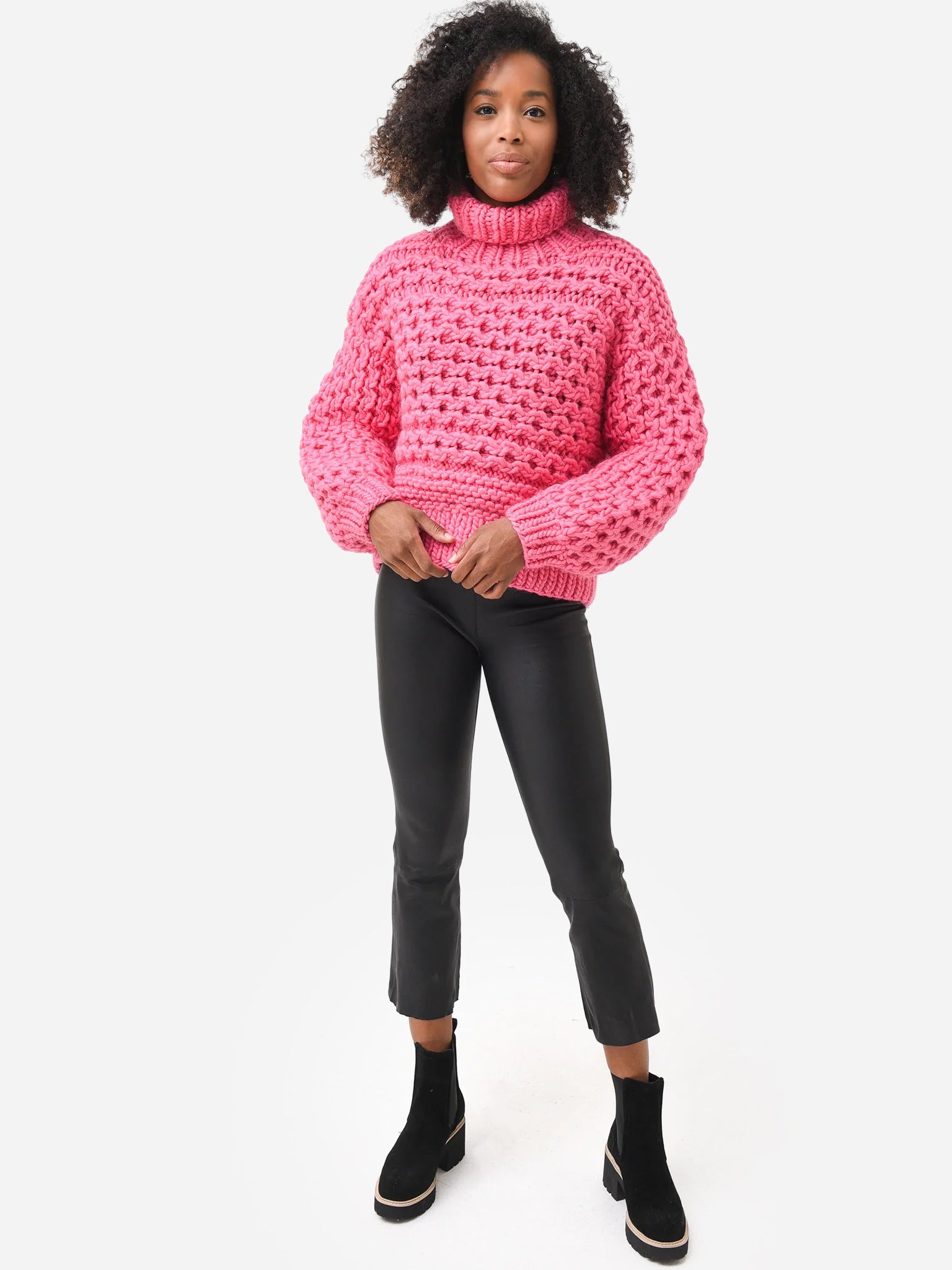 AW22_AMCK22012xHOTPINK-alt3