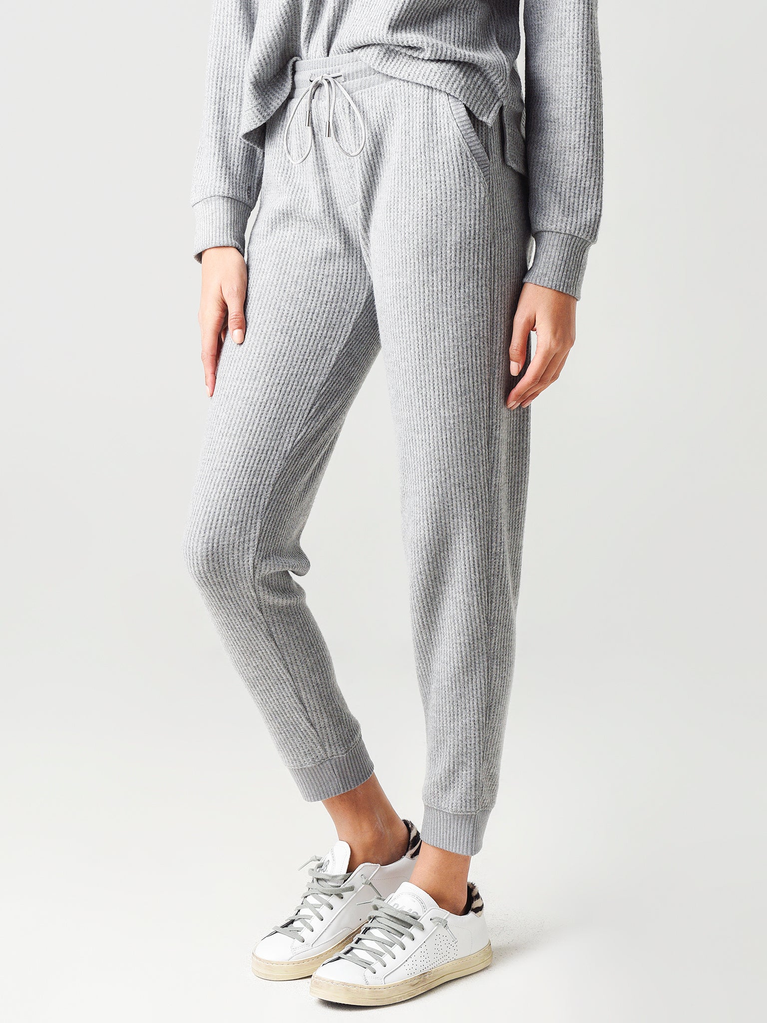 AW3132-EACxMEDIUMHEATHERGREY-alt1