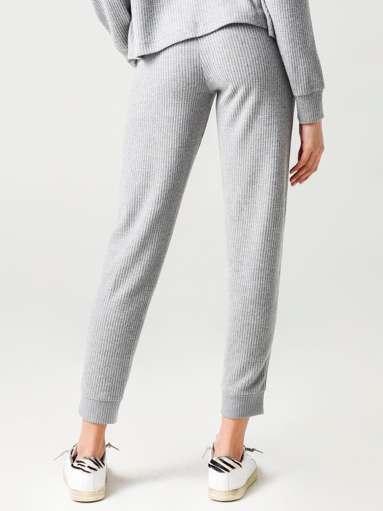 AW3132-EACxMEDIUMHEATHERGREY-alt2