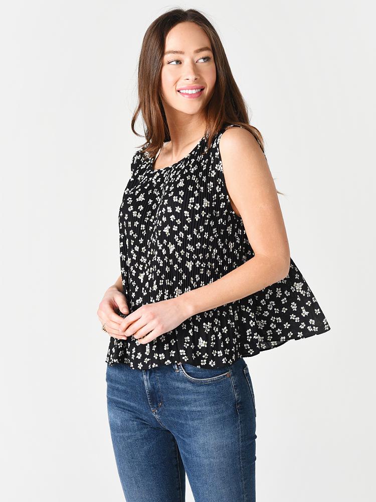 BB Dakota Women’s Floral Affair Top - Saint Bernard