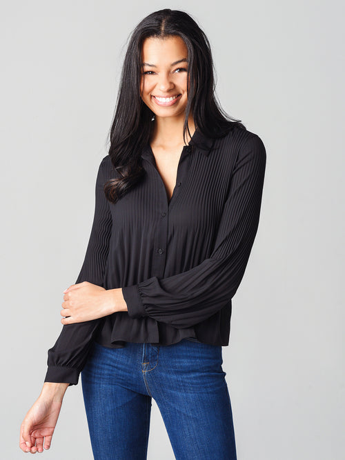 BB Dakota Women's Yes Pleats Top