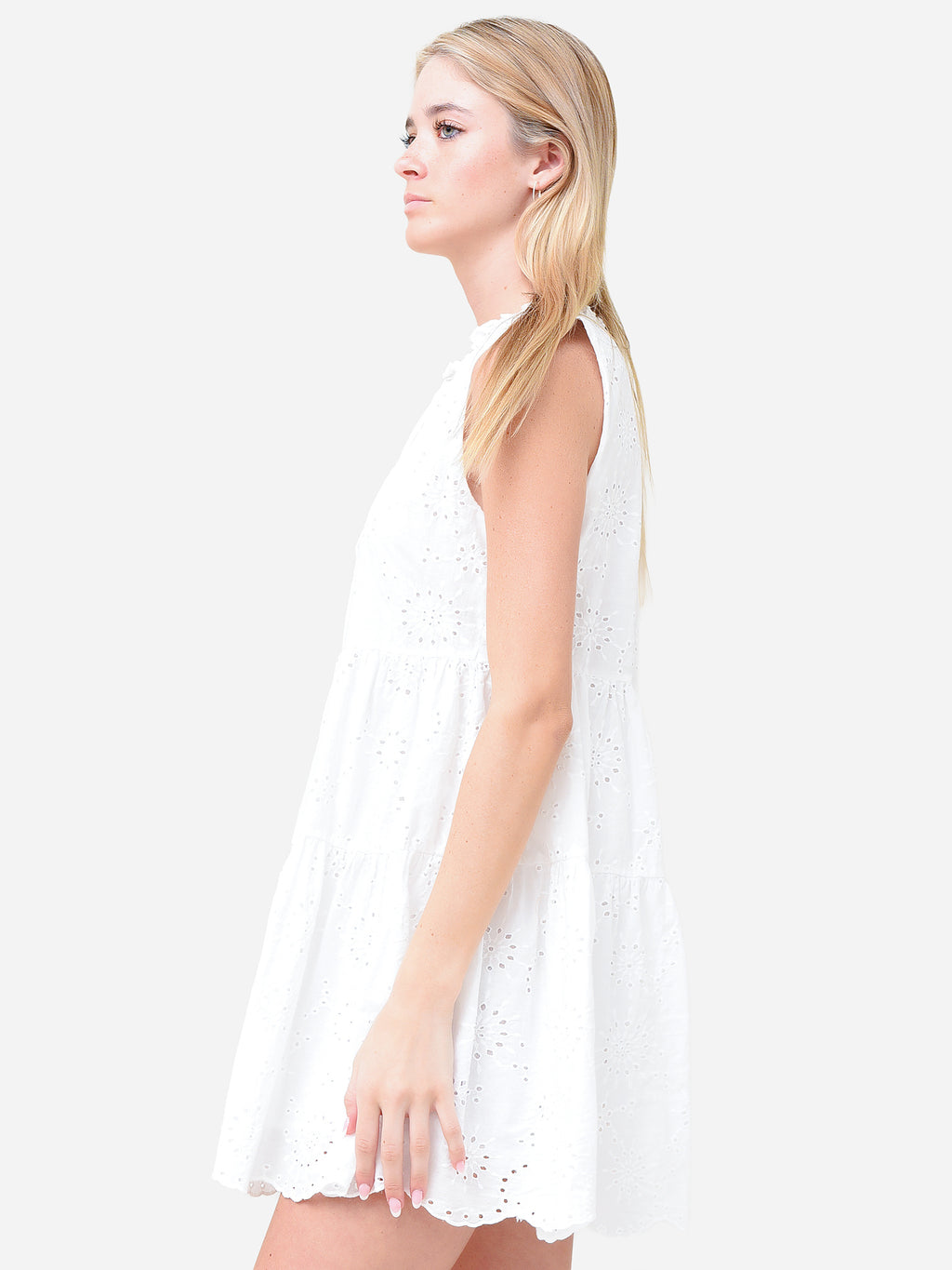 BM208871xWHITE-alt2