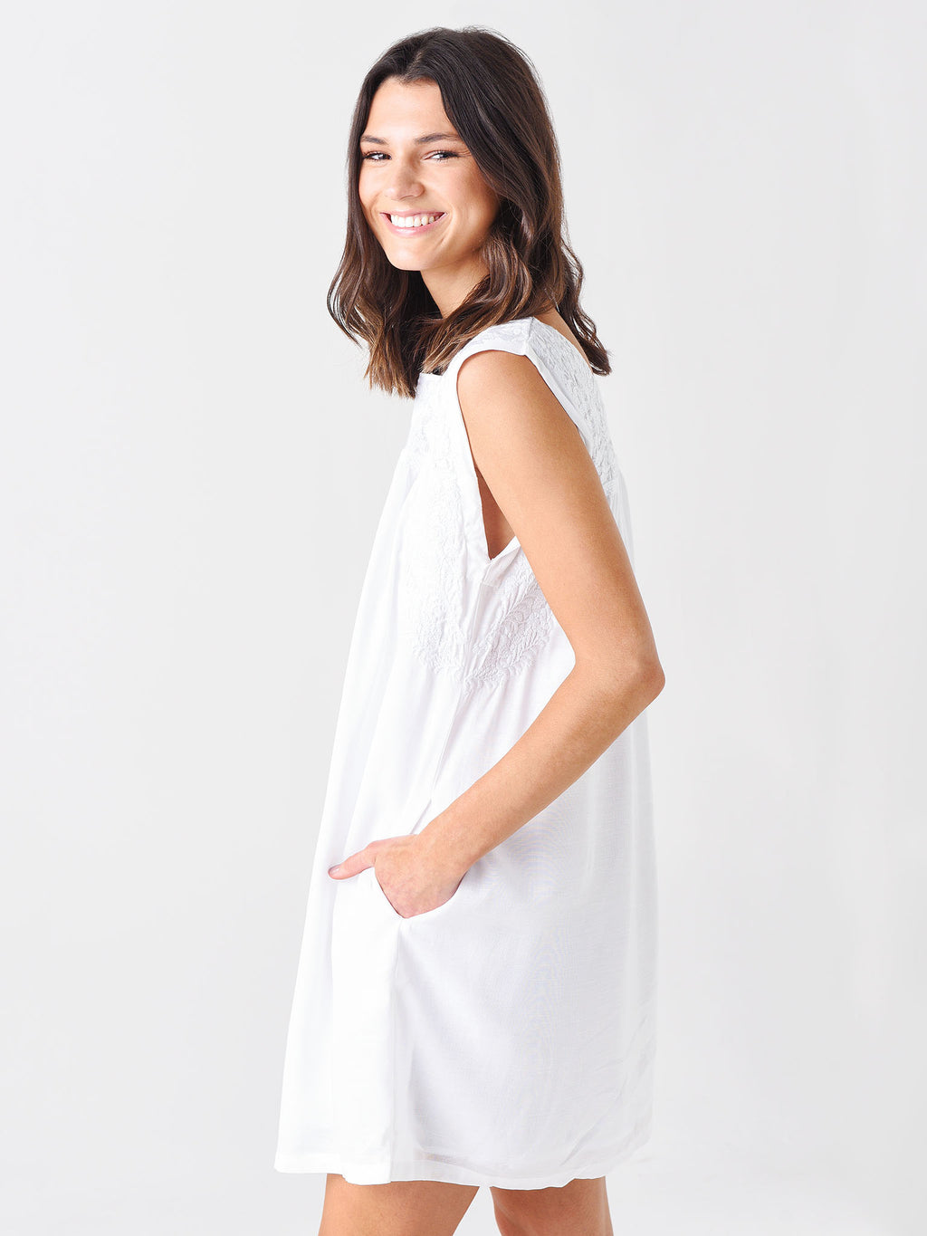 CG2518xWHITE-alt2