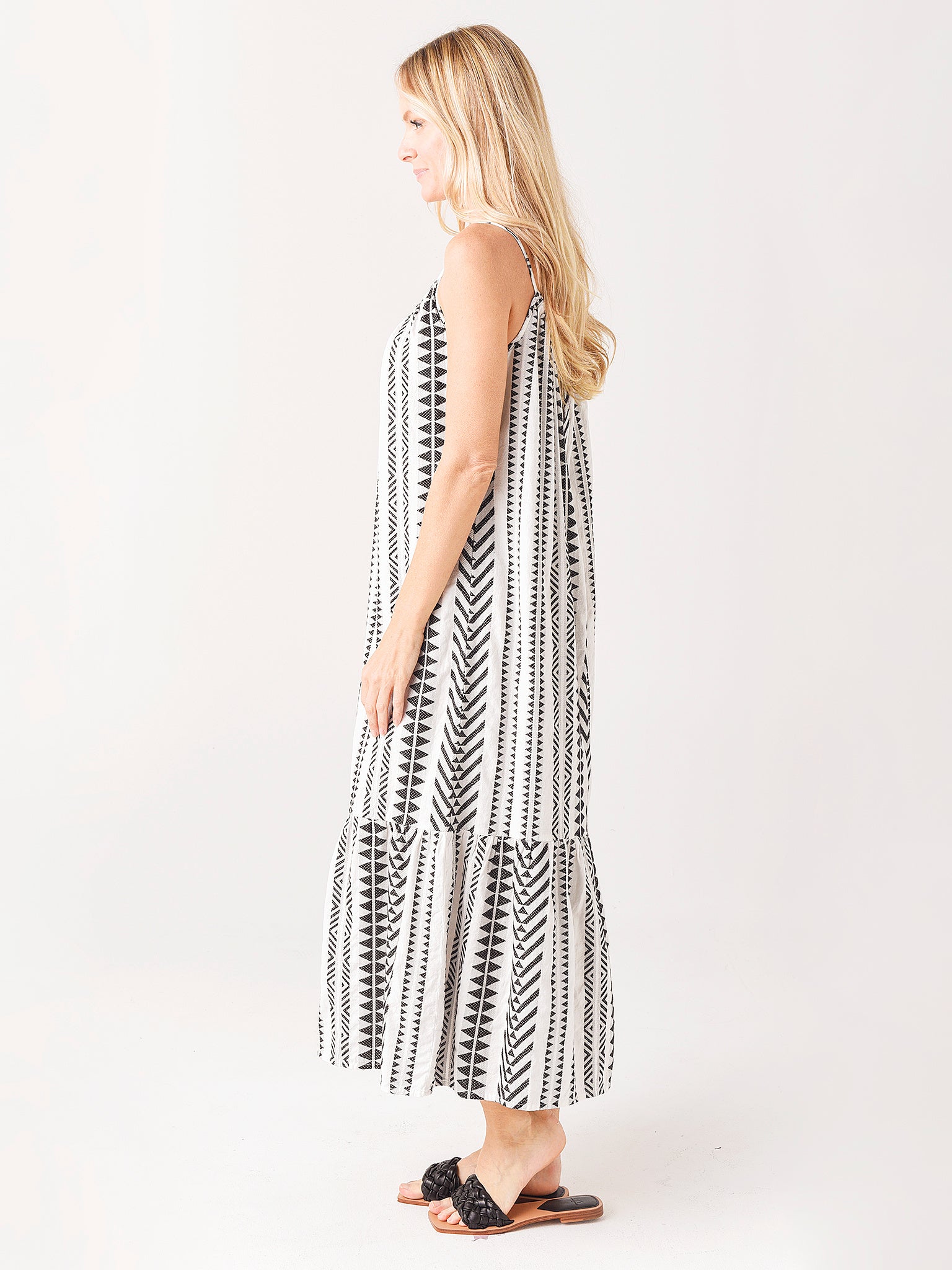 DINAE04xVINTAGEBLACK-alt1