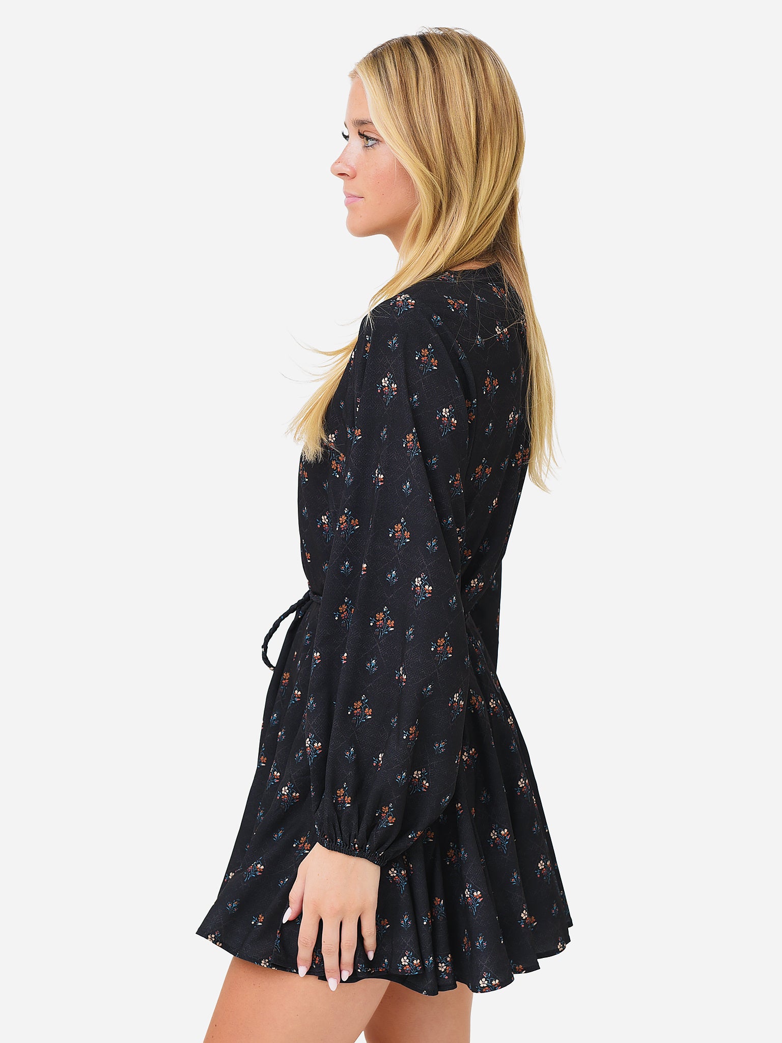 DR00249CDPxNEEDLEPOINTBOUQUETBLACK-alt2