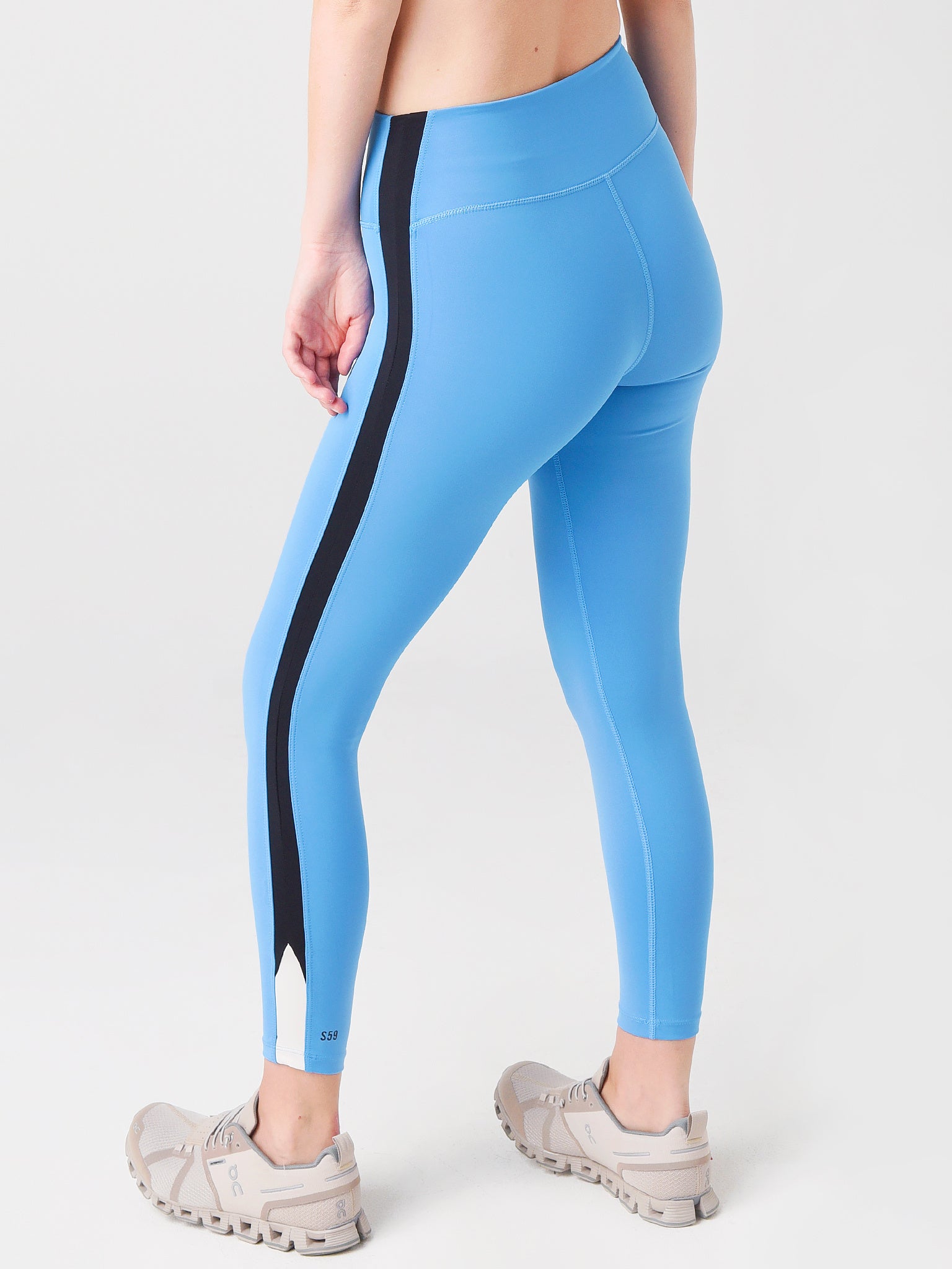 E8105xCLOUDYSKYBLACK-alt3