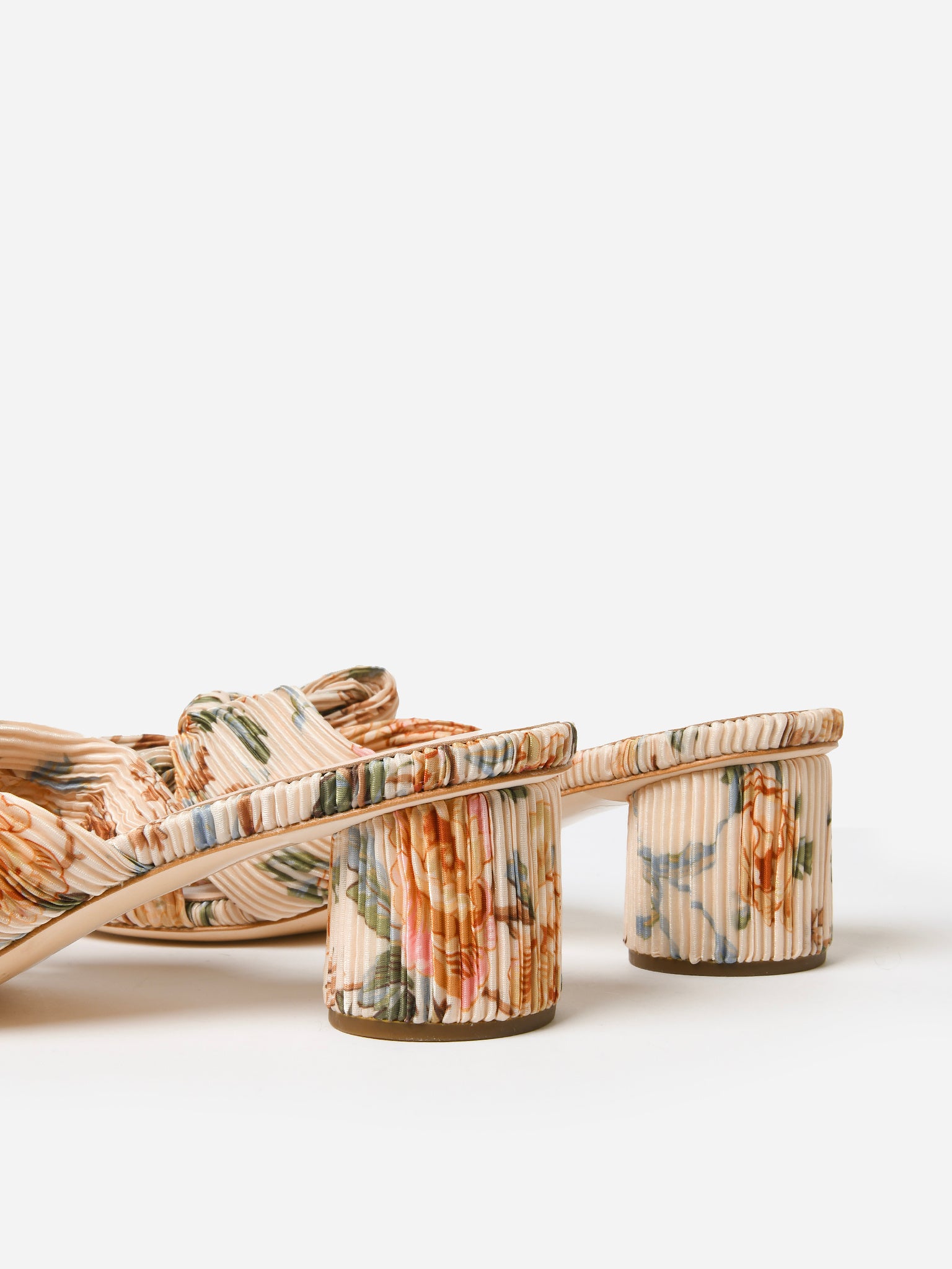 EMILIA-PLFAxCREMABOTANICALFLORALHIGHSHINE-alt3