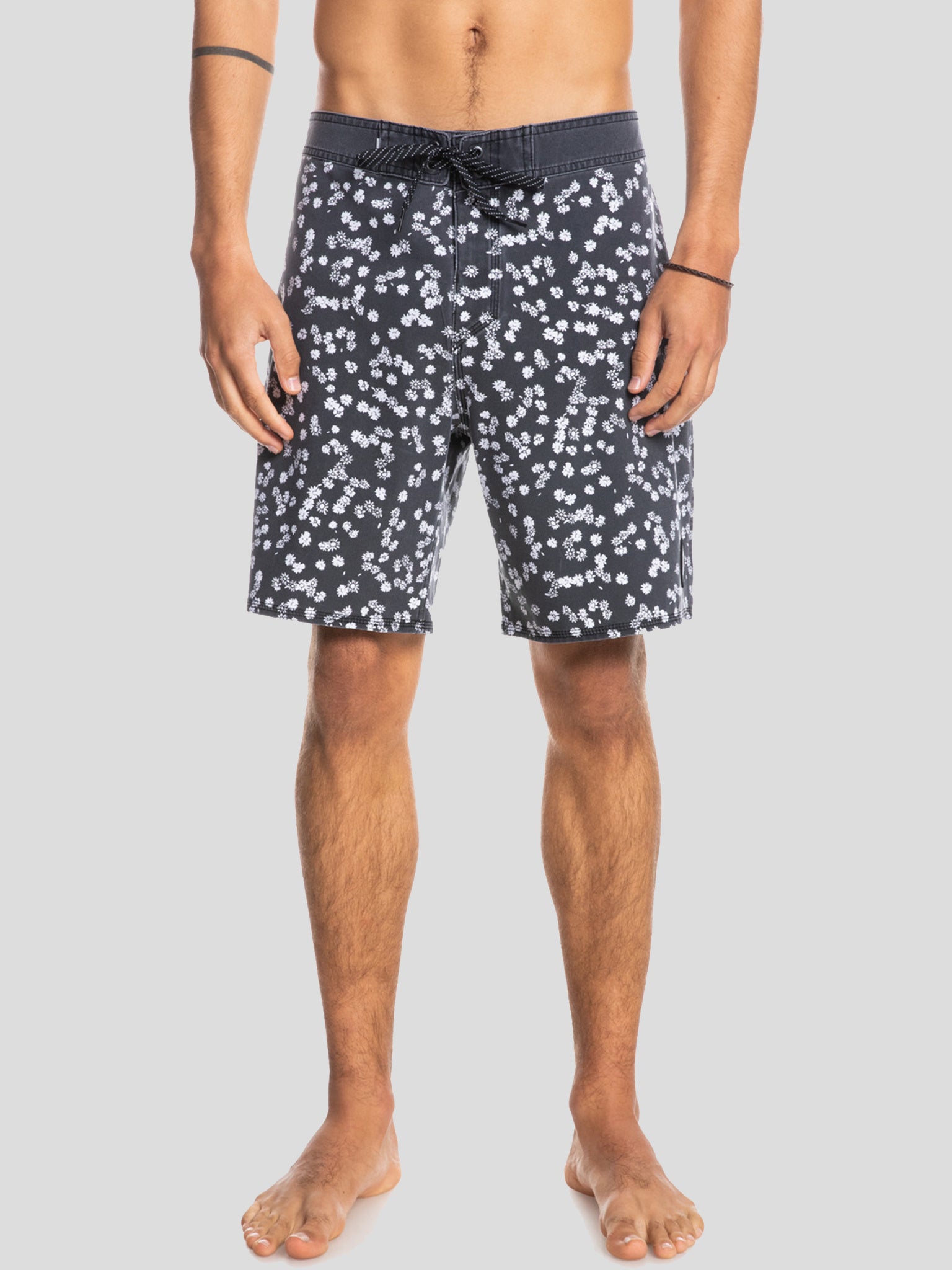 Quiksilver Men's SurfSilk Washed 18" Boardshort - Saint Bernard