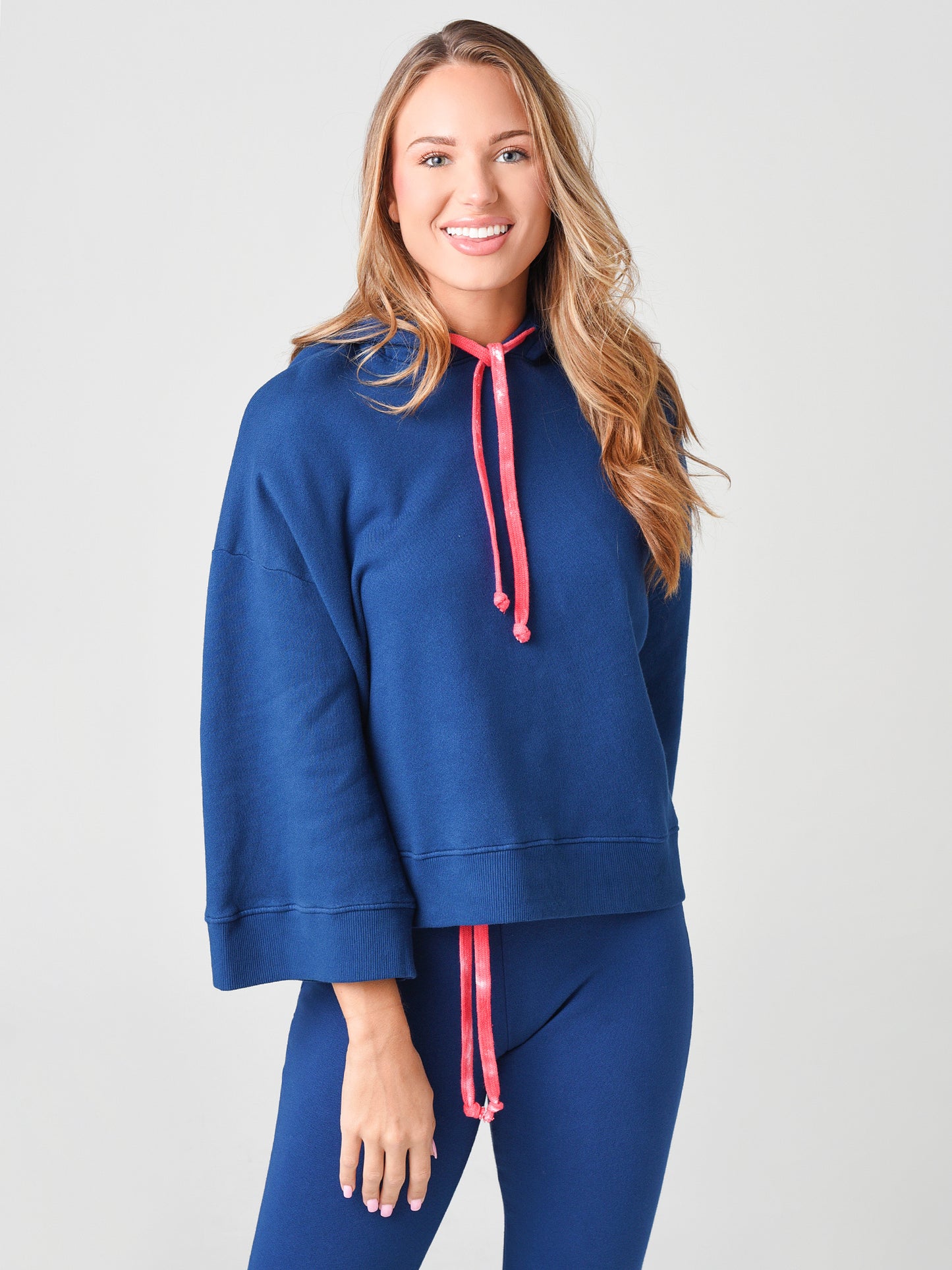 Warm Women's Minimal Boxy Hoodie - Saint Bernard