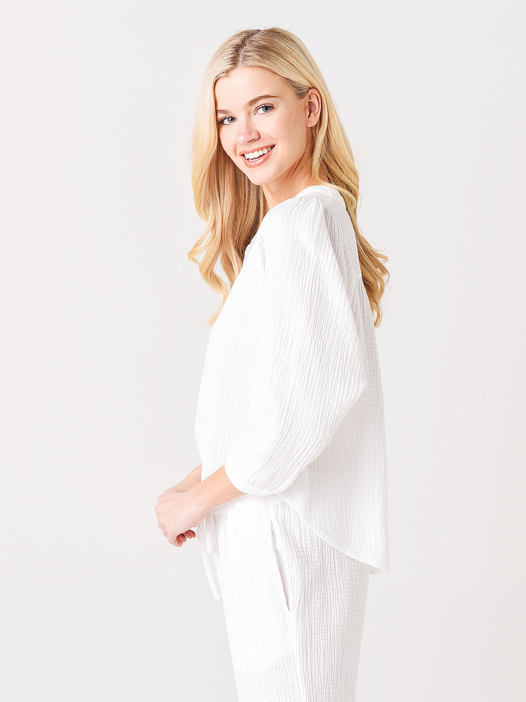 F21DG157xWHITE-alt2