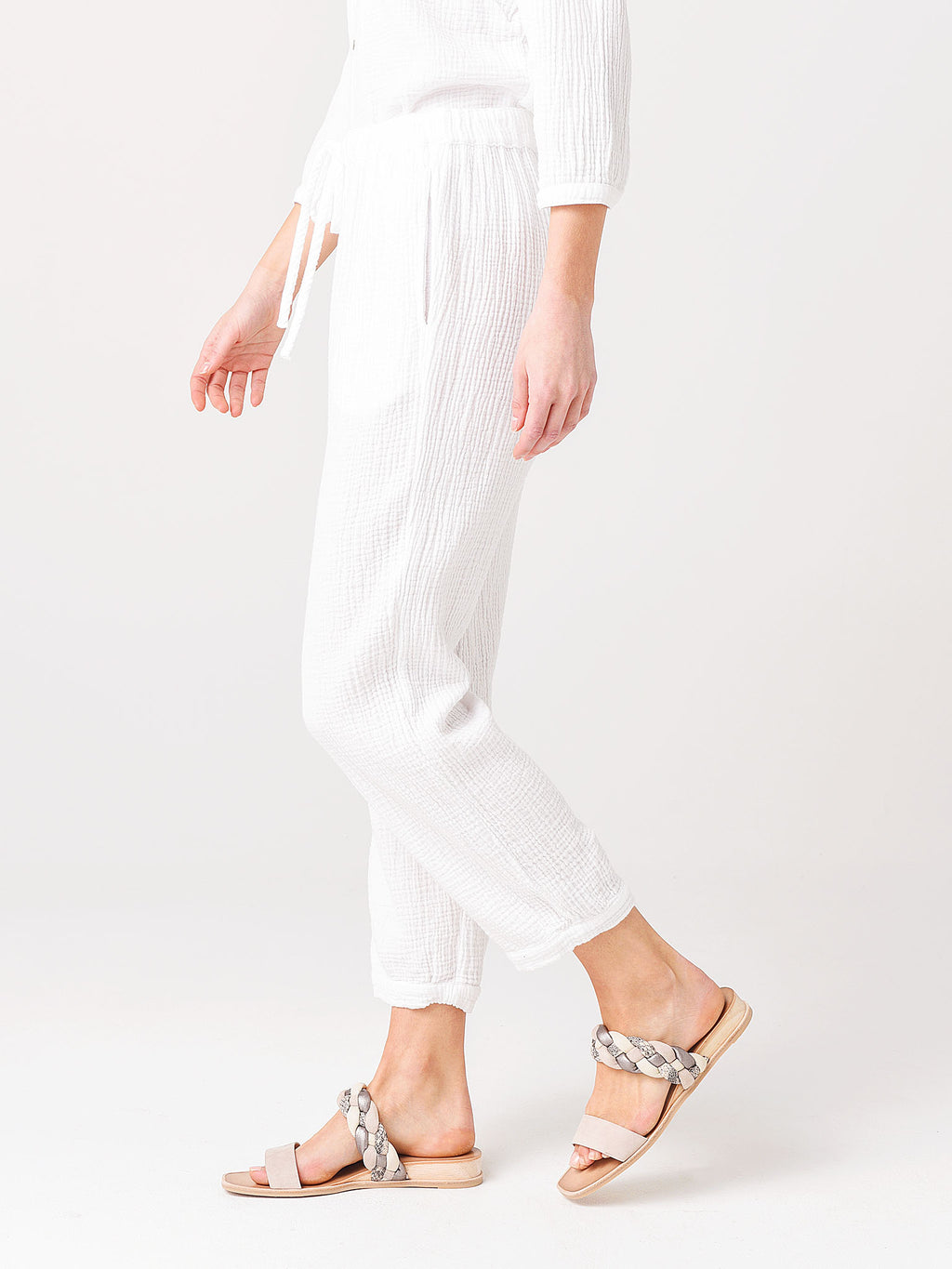 F21DG160xWHITE-alt2