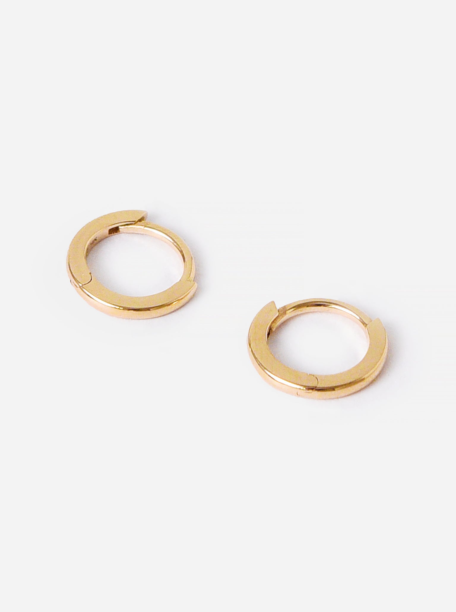 Bychari Women's Mini Huggie Earrings - Saint Bernard