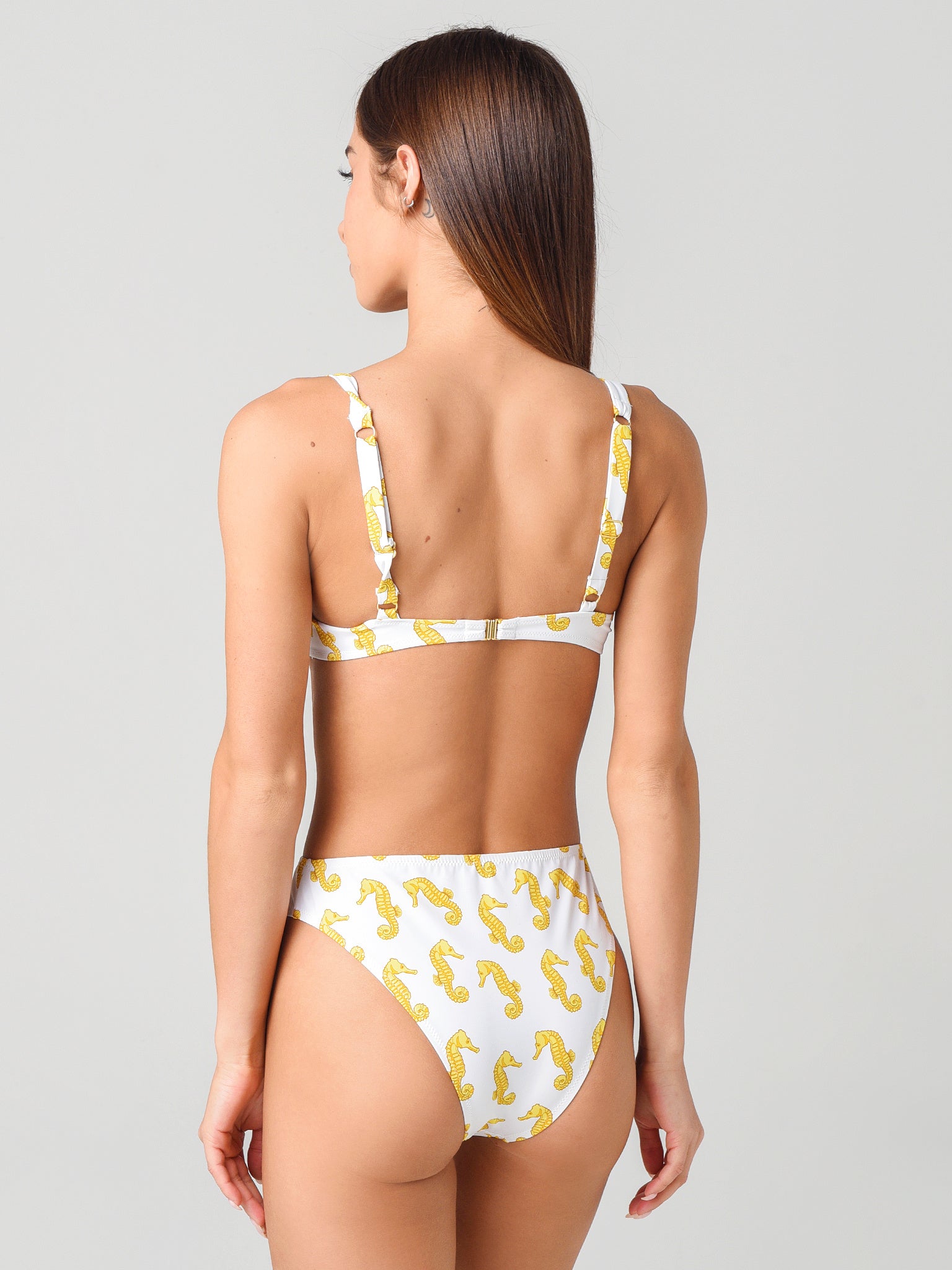 GrenadinsxWHITESEAHORSE-alt2