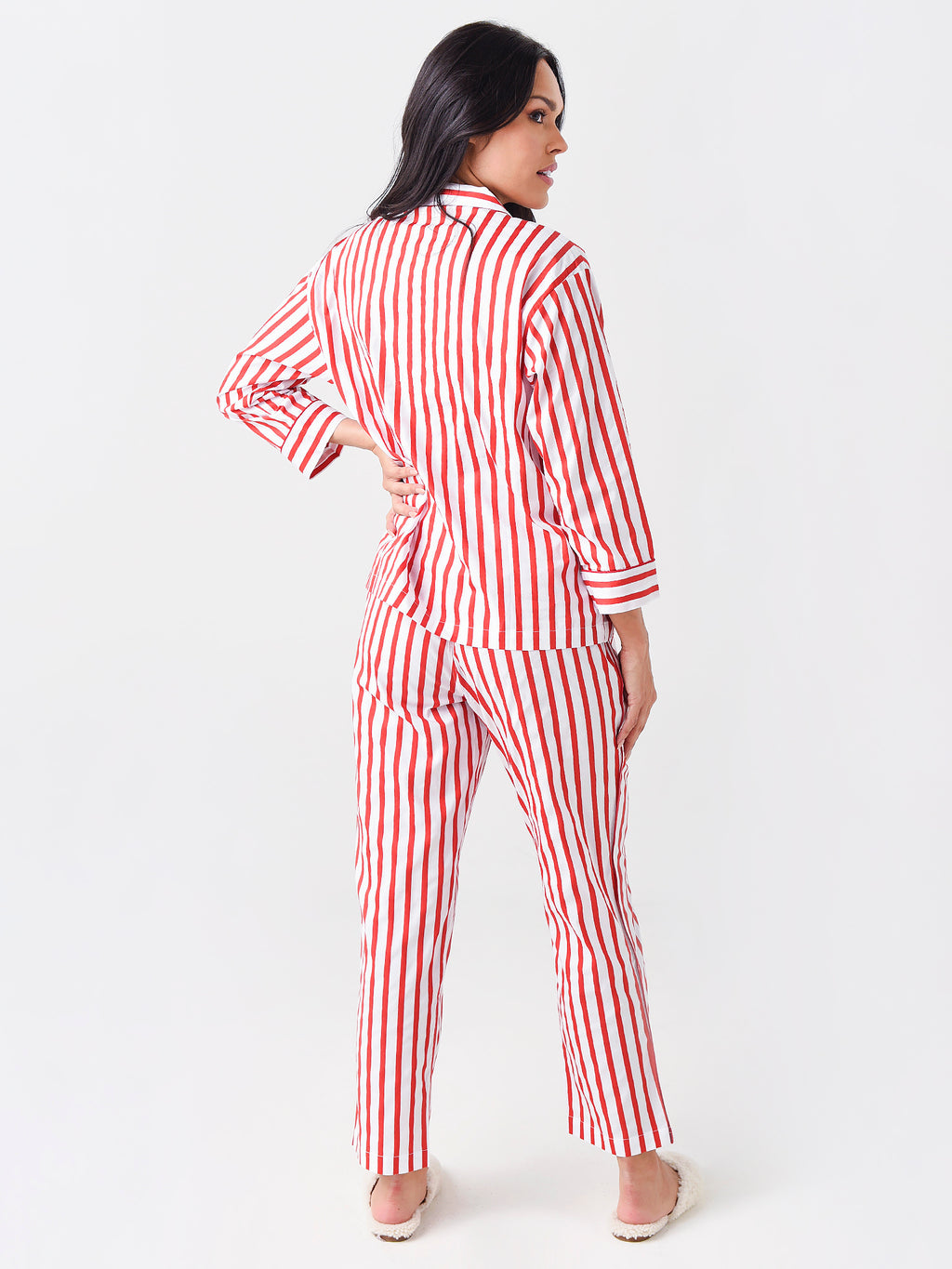 H21-WS007-F1423xWHITERED-alt2