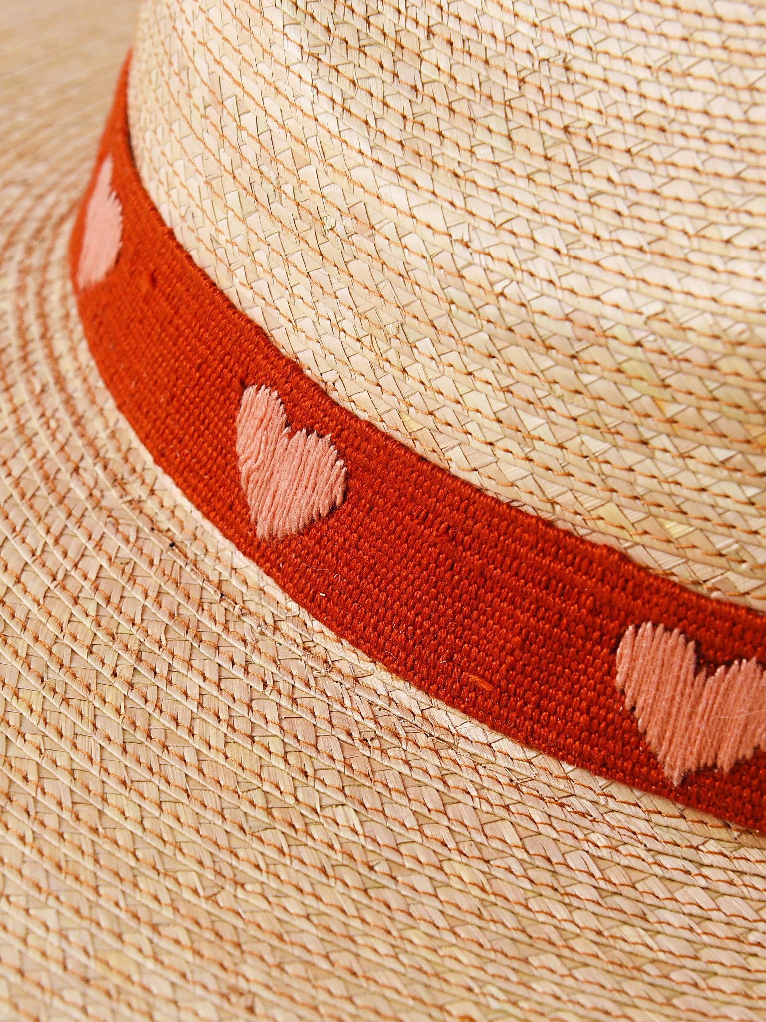 HAT-V-11xHEARTS-alt3