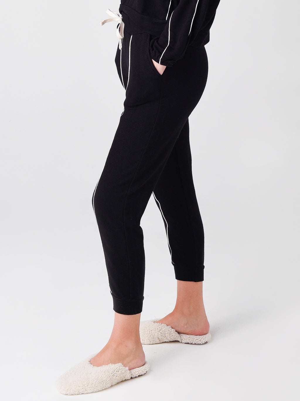 HB0583xBLACK-alt2