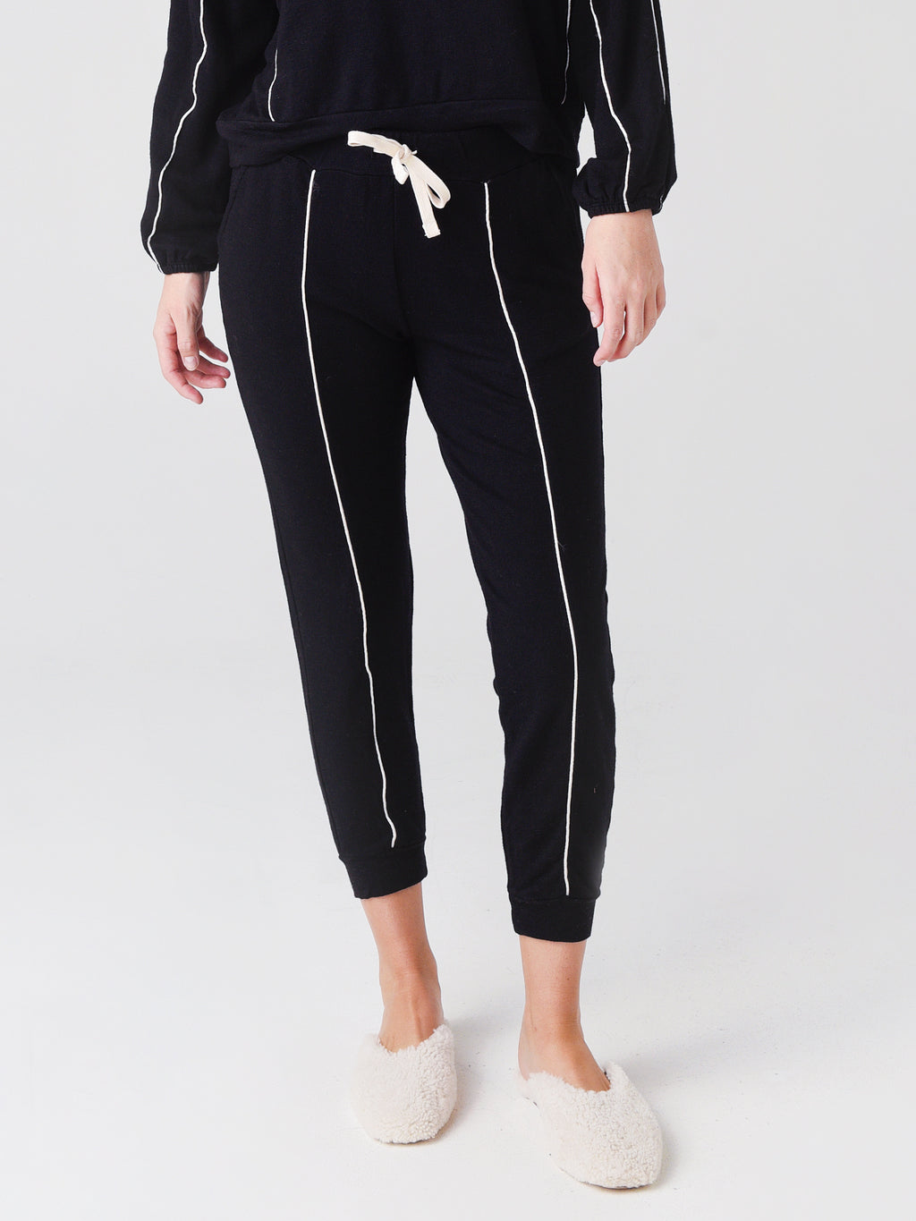 Monrow Women's Skinny Sweats With Silky Piping - Saint Bernard