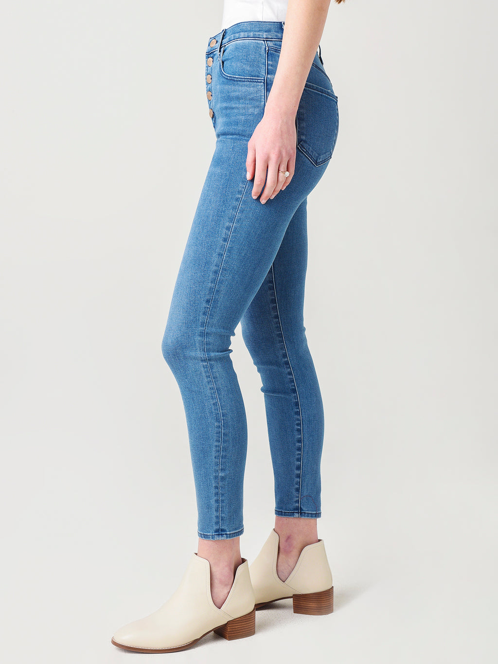 JB002135xVIVACIOUS-alt2