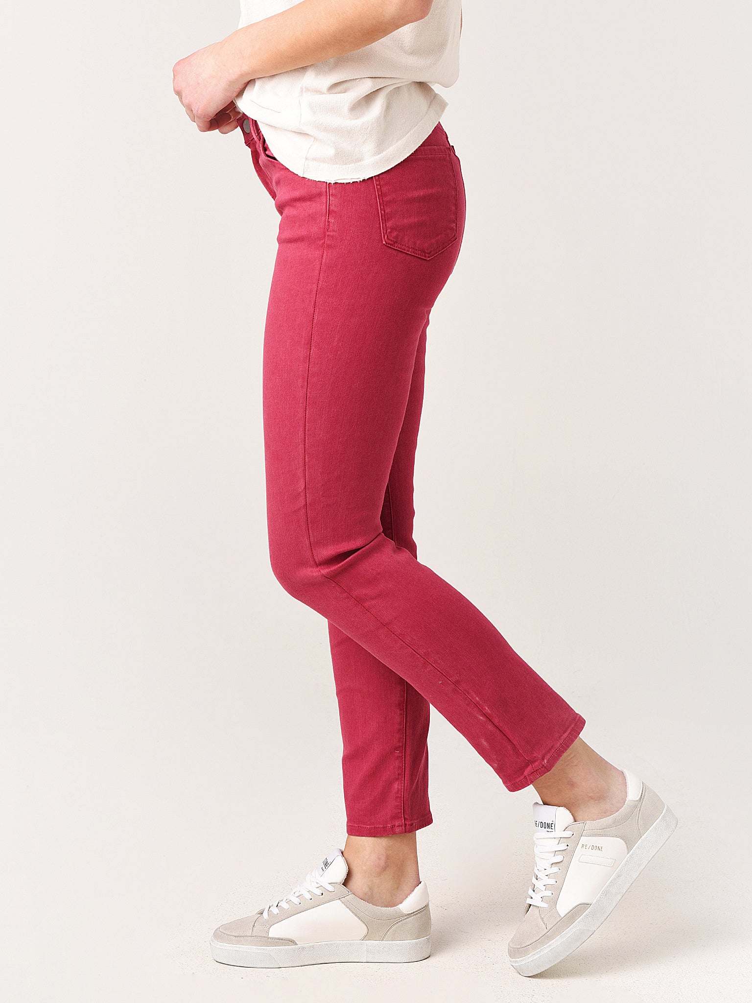 JB002934xMAJENTUH-alt2