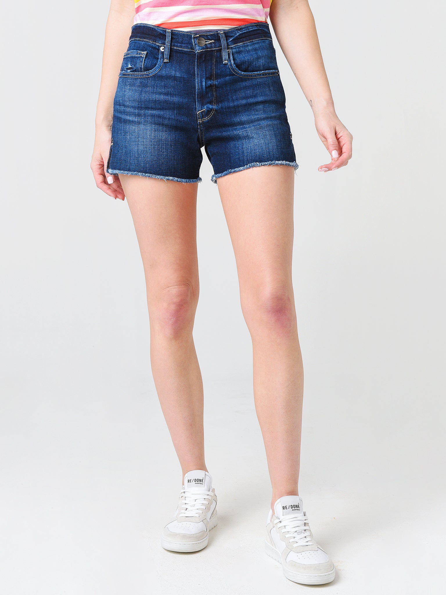 Frame Women's Le Bridgette Slit Rivet Raw Edge Short - Saint Bernard