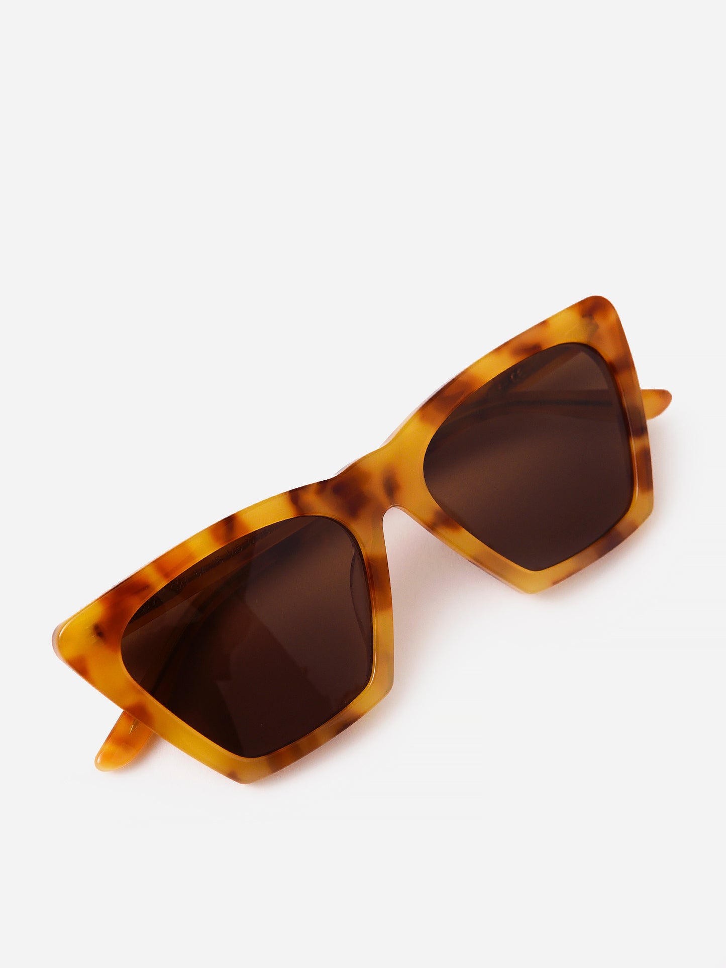 Illesteva Lisbon Sunglasses - Saint Bernard