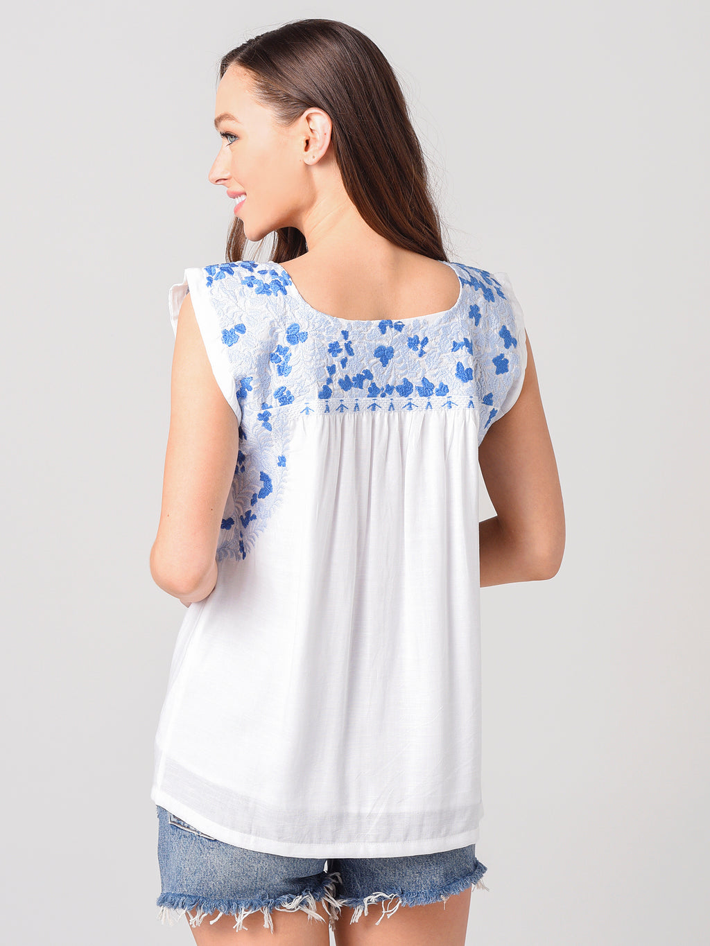 LUCIA TOPxWHITEBLUETWOTONEEMBROIDERY-alt2