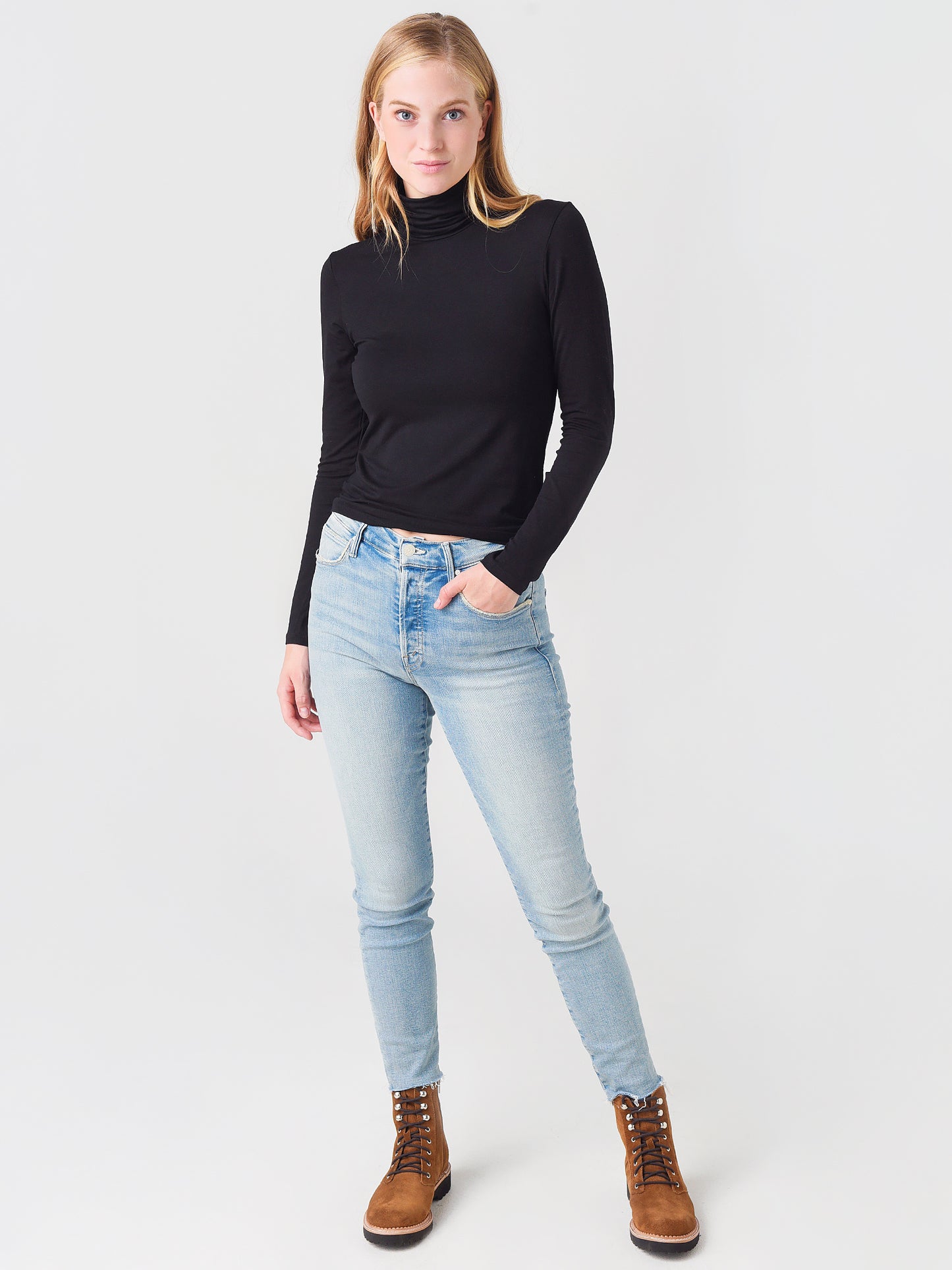 M001FTS011xNOIR002-alt1