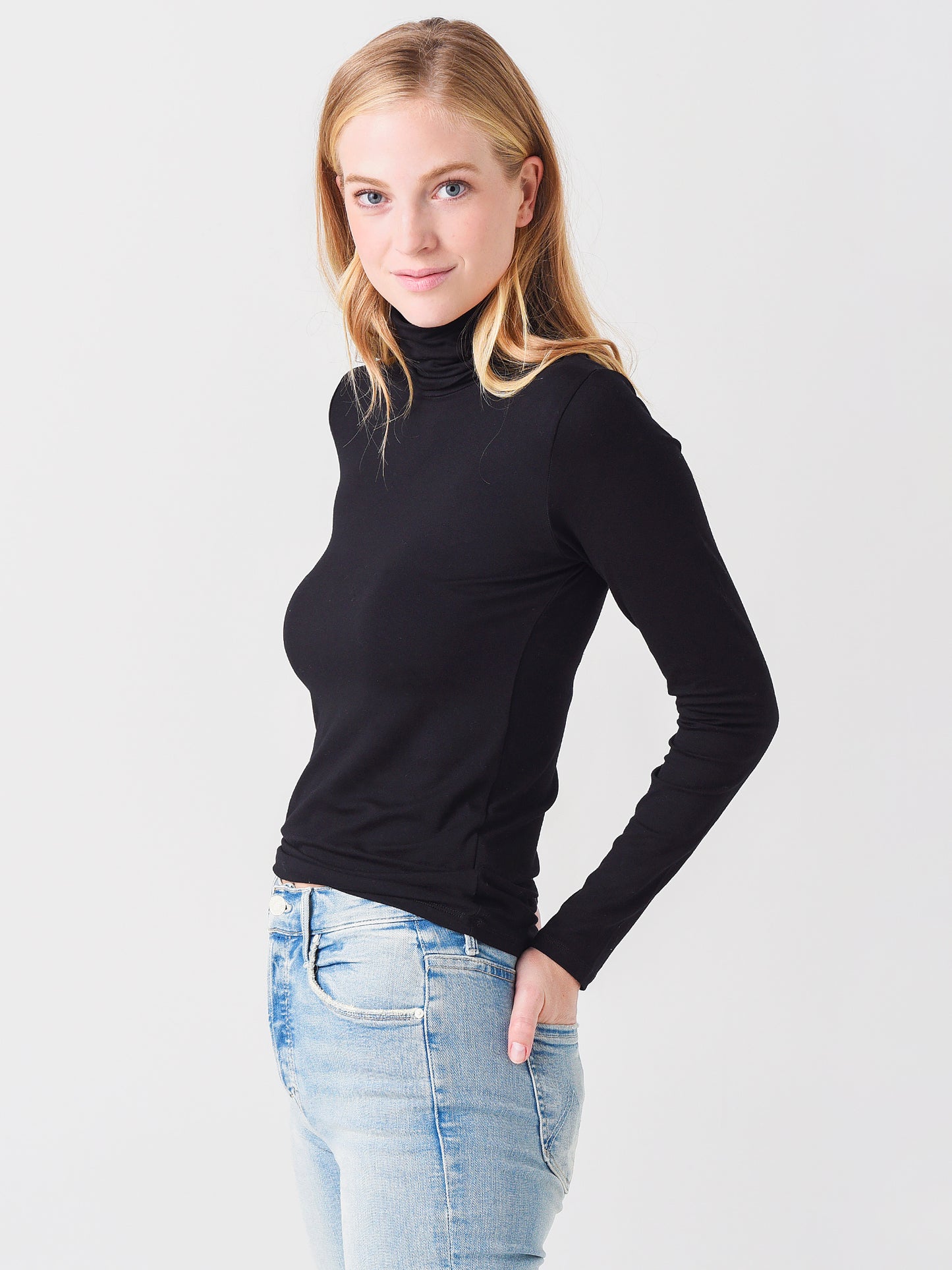 M001FTS011xNOIR002-alt2