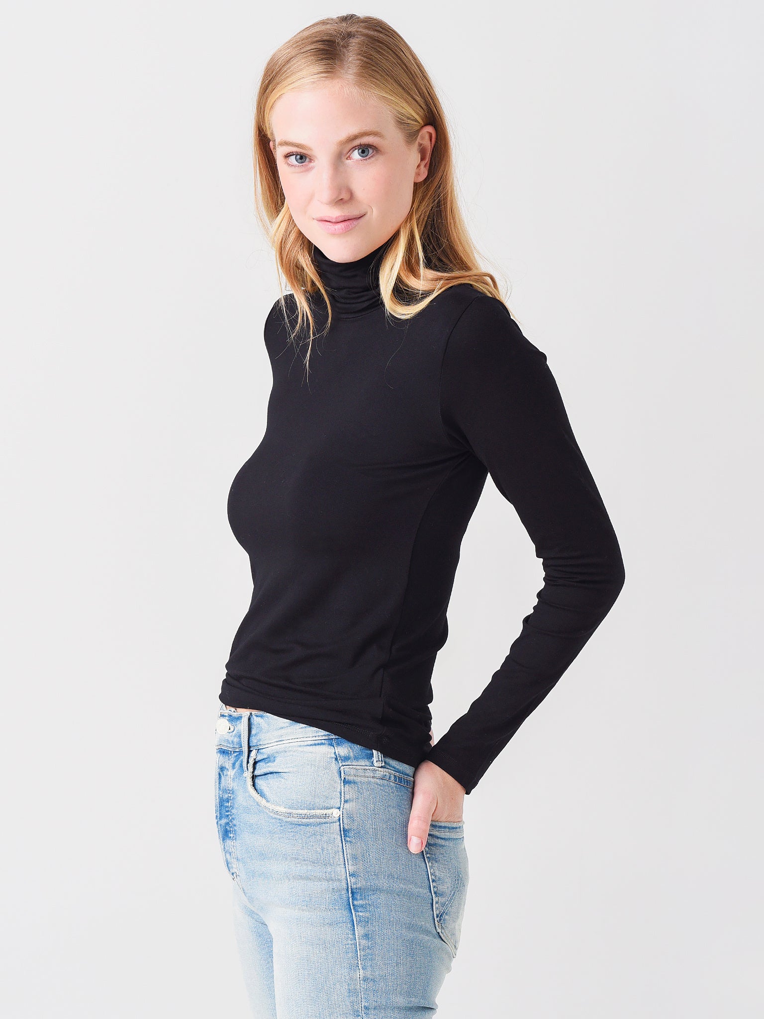 M001FTS011xNOIR002-alt2