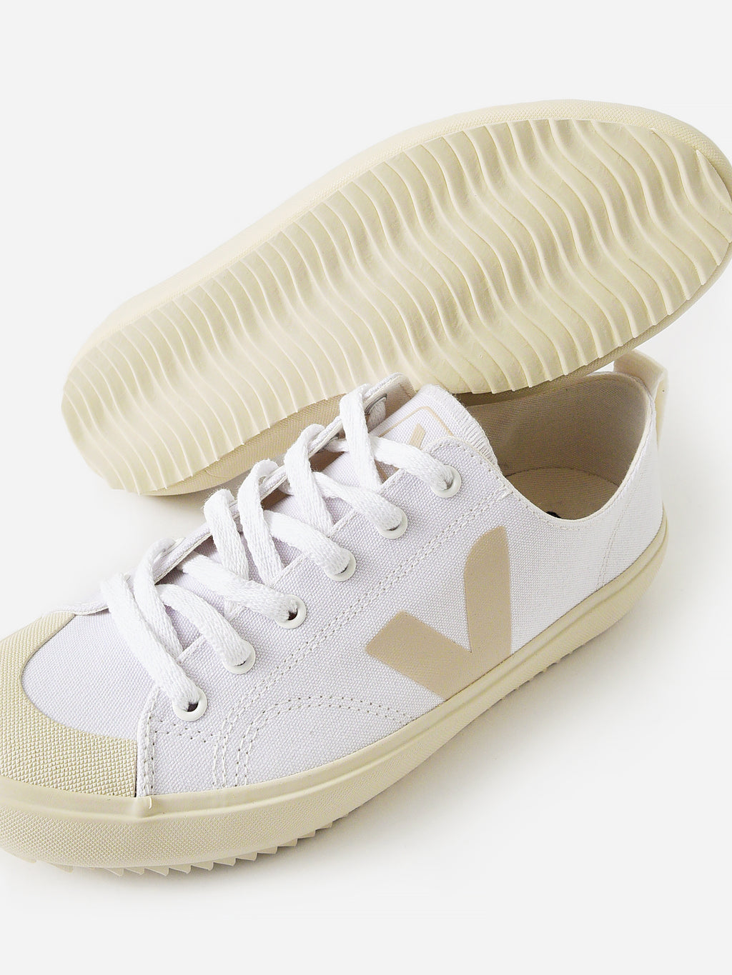 VEJA Women's Nova Canvas Sneaker - Saint Bernard