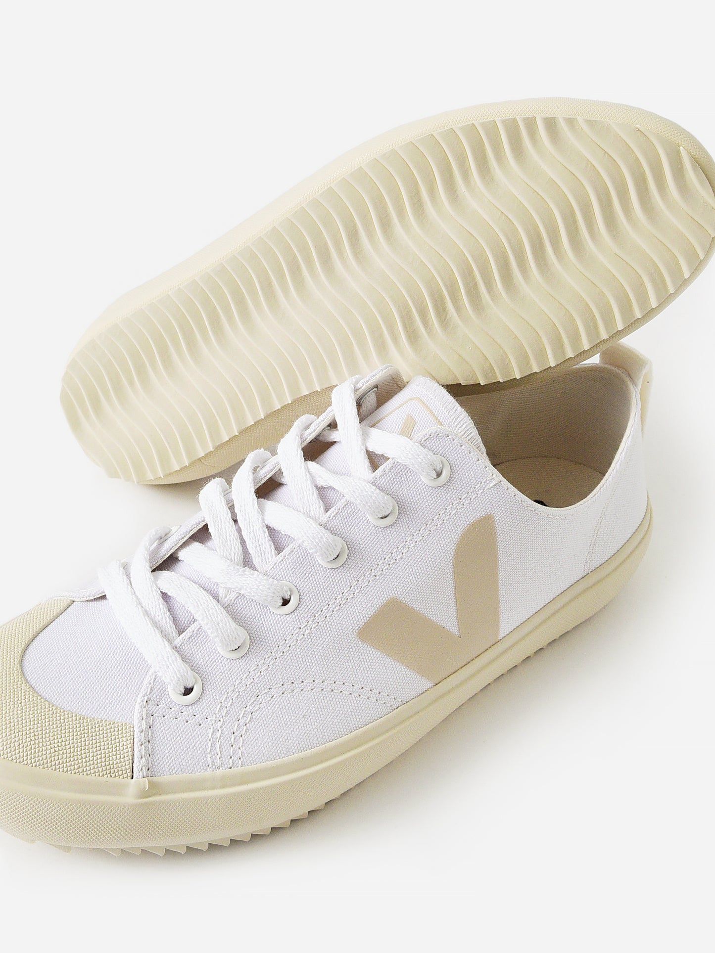 VEJA Women's Nova Canvas Sneaker - Saint Bernard