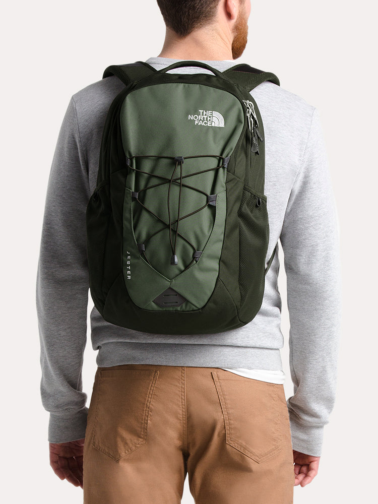 men's the north face jester backpack Unisex -Tnf Black Chalk Texture Print/Smoked Pearl The huge main compartment holds books and binders for a day on campus The North Face Jester Backpack