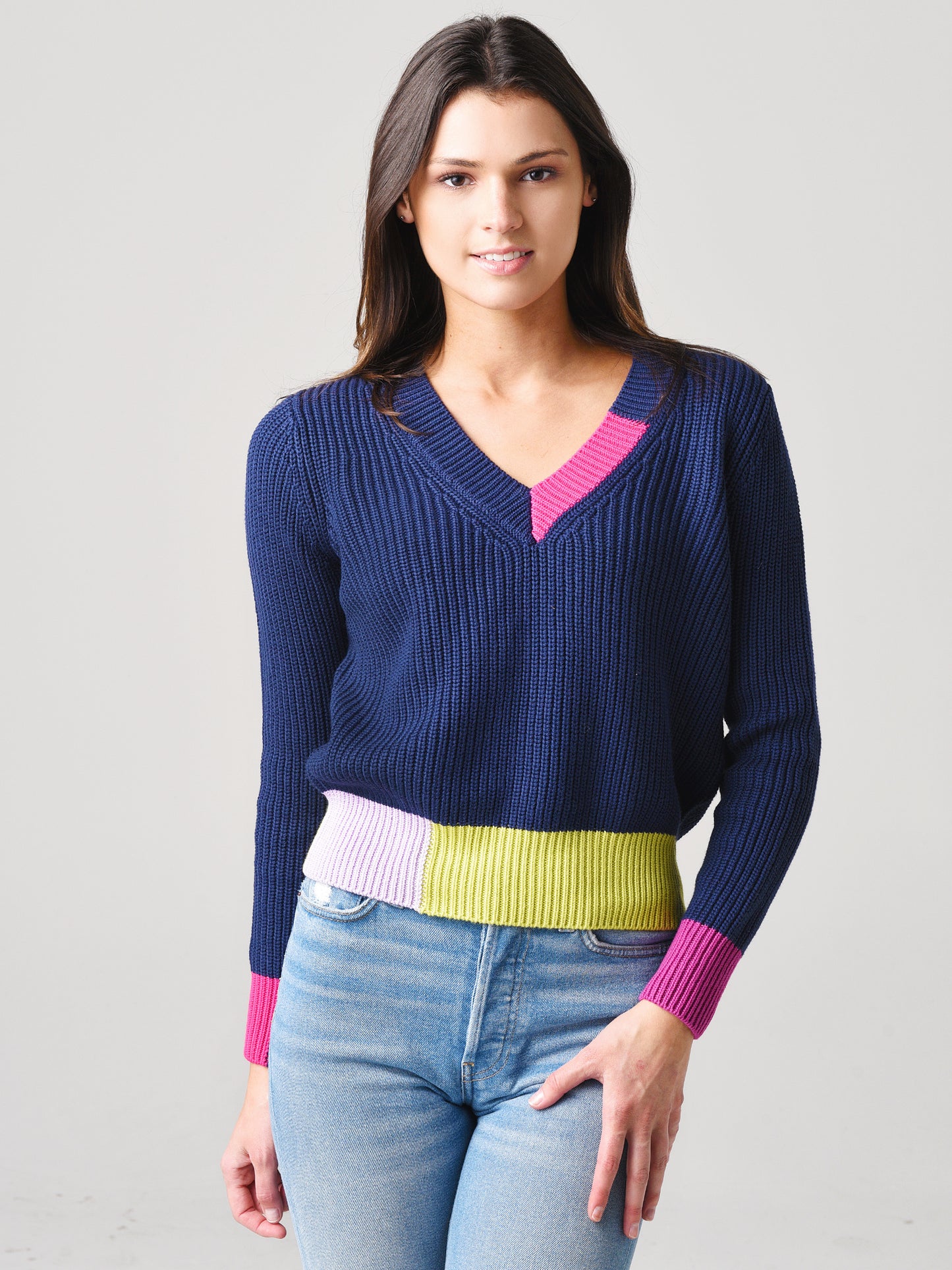 525 Women's Colorblock Trim V-Neck Pullover Sweater - Saint Bernard