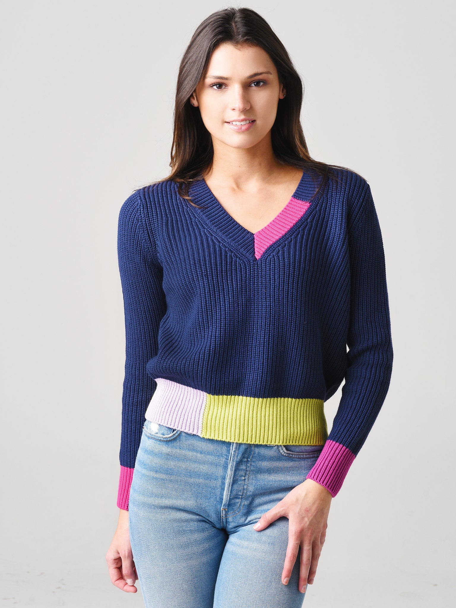 525 Women's Colorblock Trim V-Neck Pullover Sweater - Saint Bernard