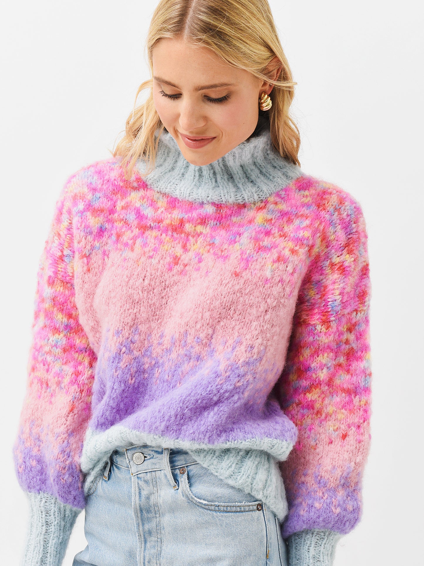 Rose Carmine Women's Pull Montant Bouffant High Neck Puffy Sweater - Saint Bernard