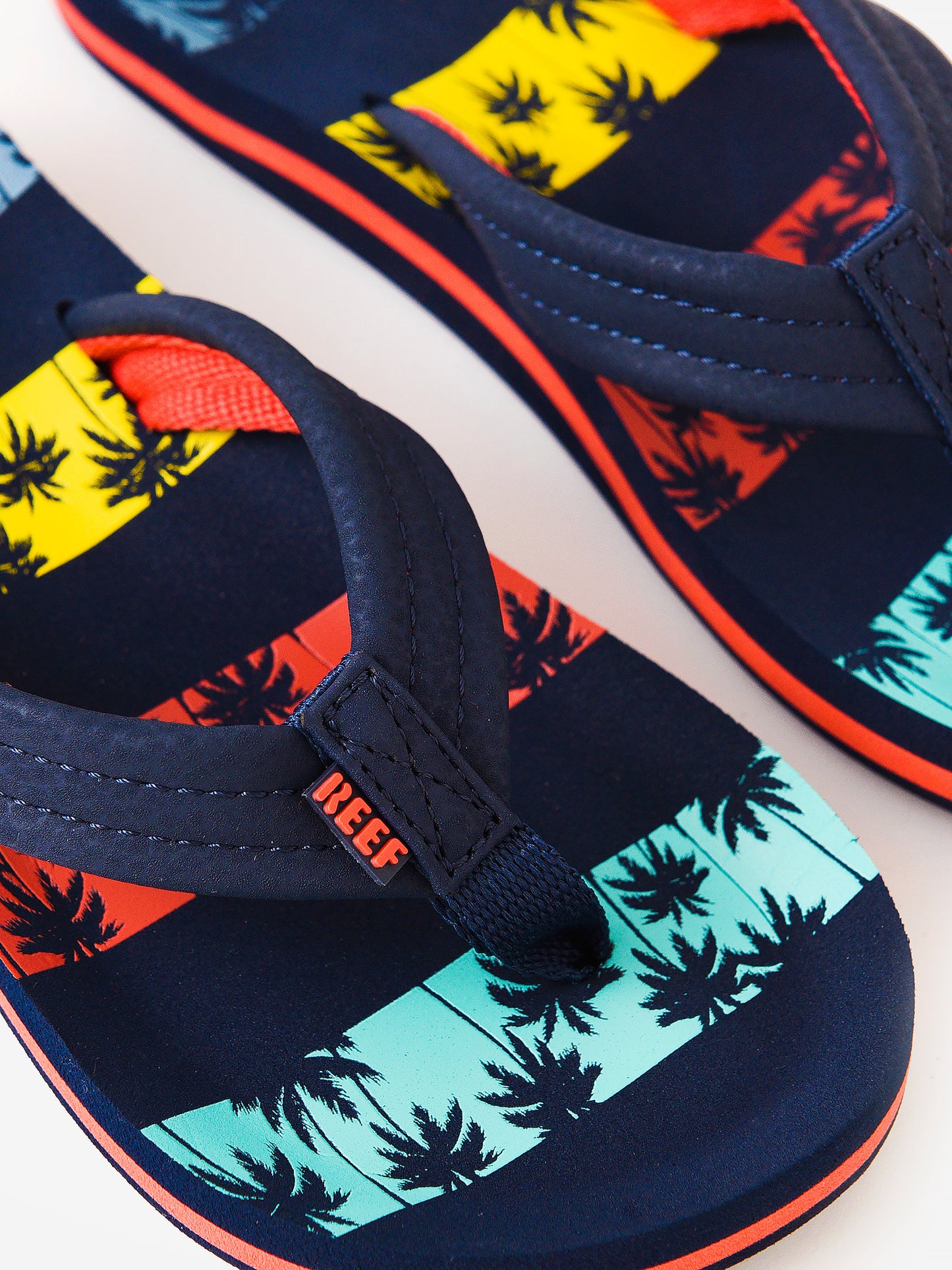 RF0A3VBLNPSxNAVYPALMSSTRIPE-alt3