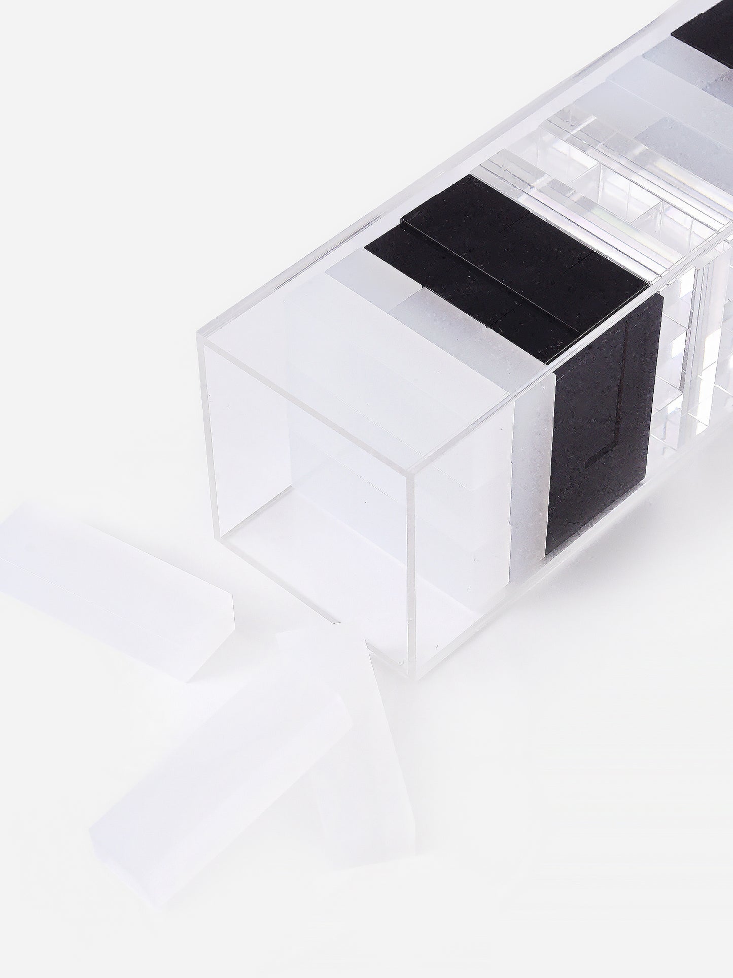 Sunnylife Lucite Jumbling Tower - Saint Bernard