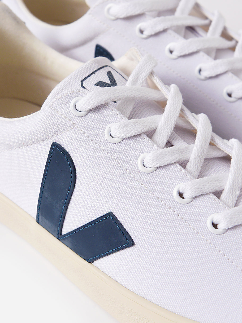 SE0102087xWHITECALIFORNIA-alt1