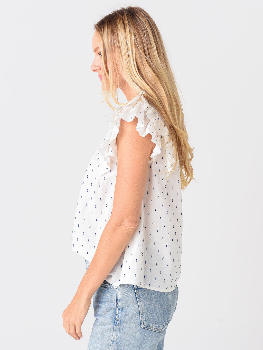 SU2211203xWHITE-alt2