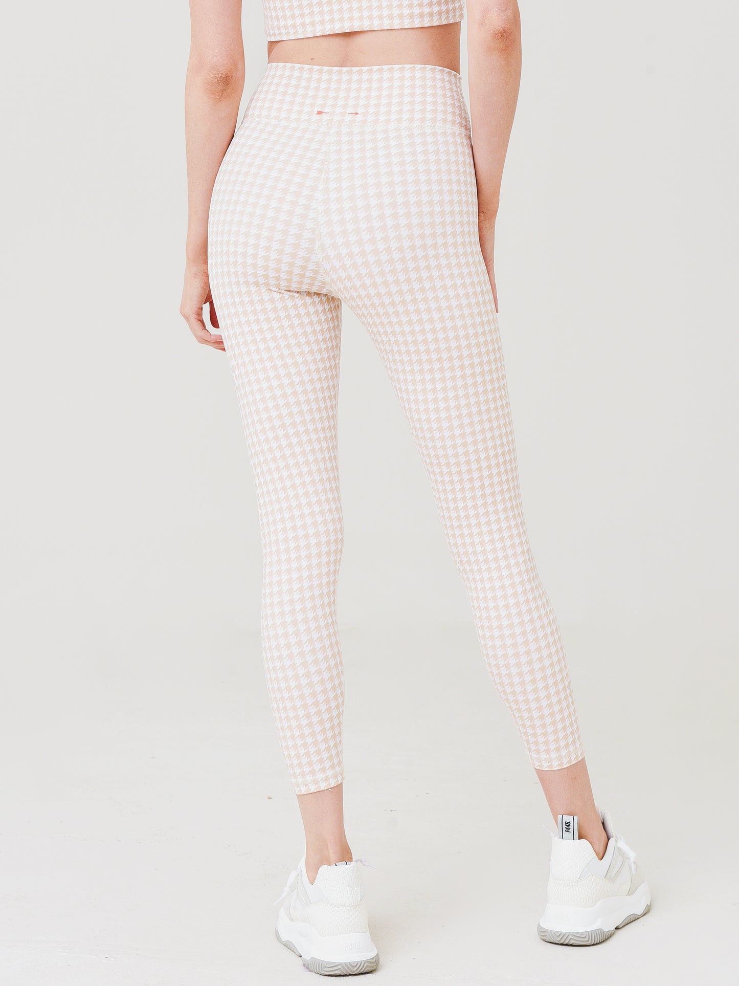 USW122085xMACADAMIA-alt1