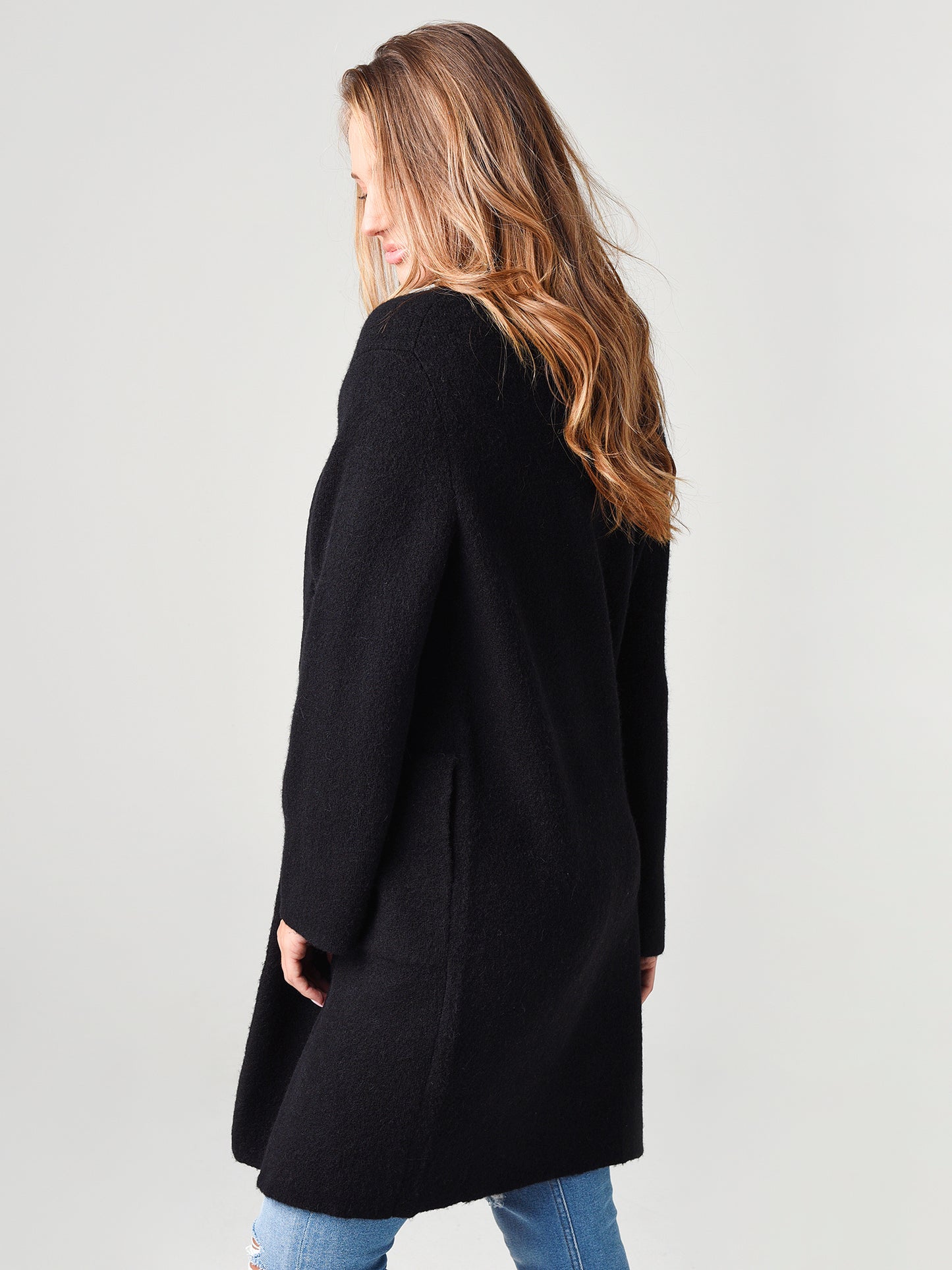 V697278549xBLACK-alt1