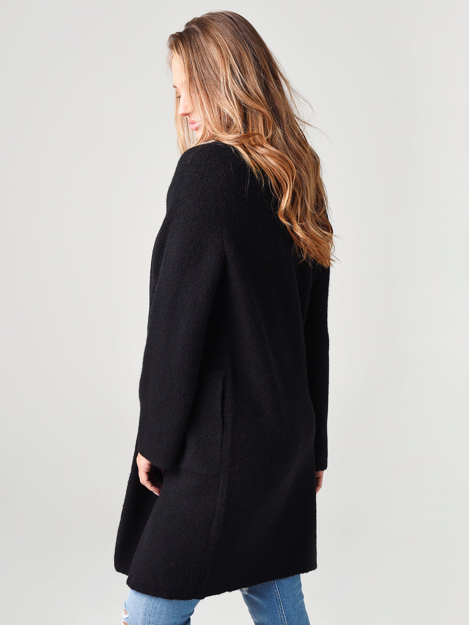 V697278549xBLACK-alt1