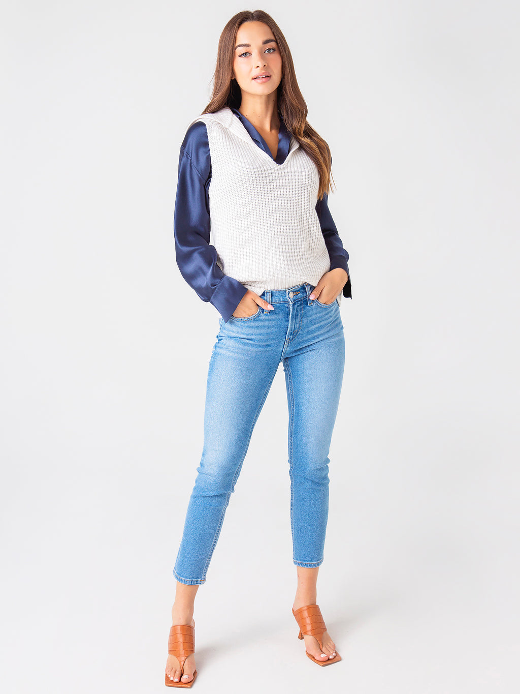 V781978802xWHITE-alt1