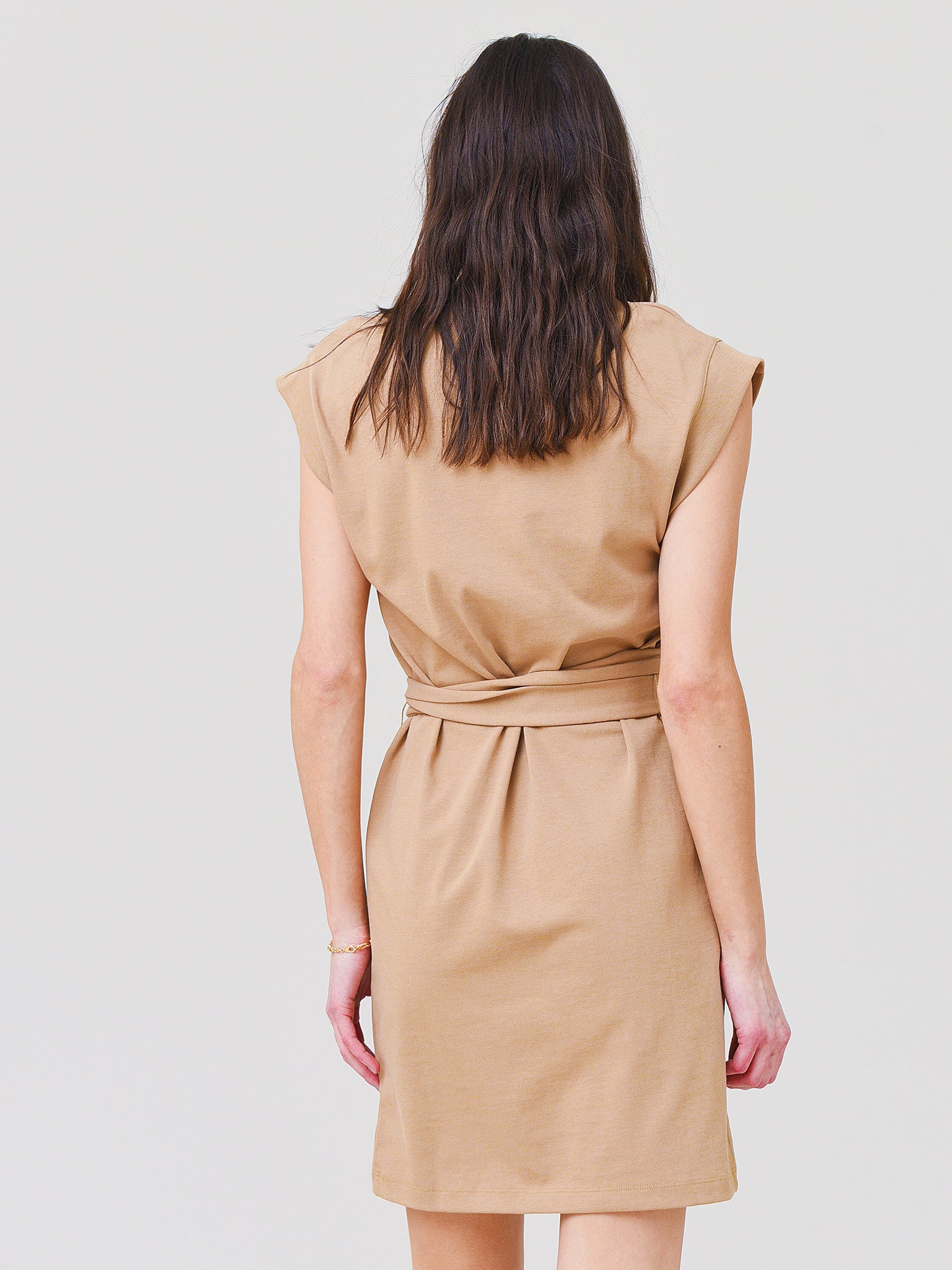 V819083929xALMOND-alt1