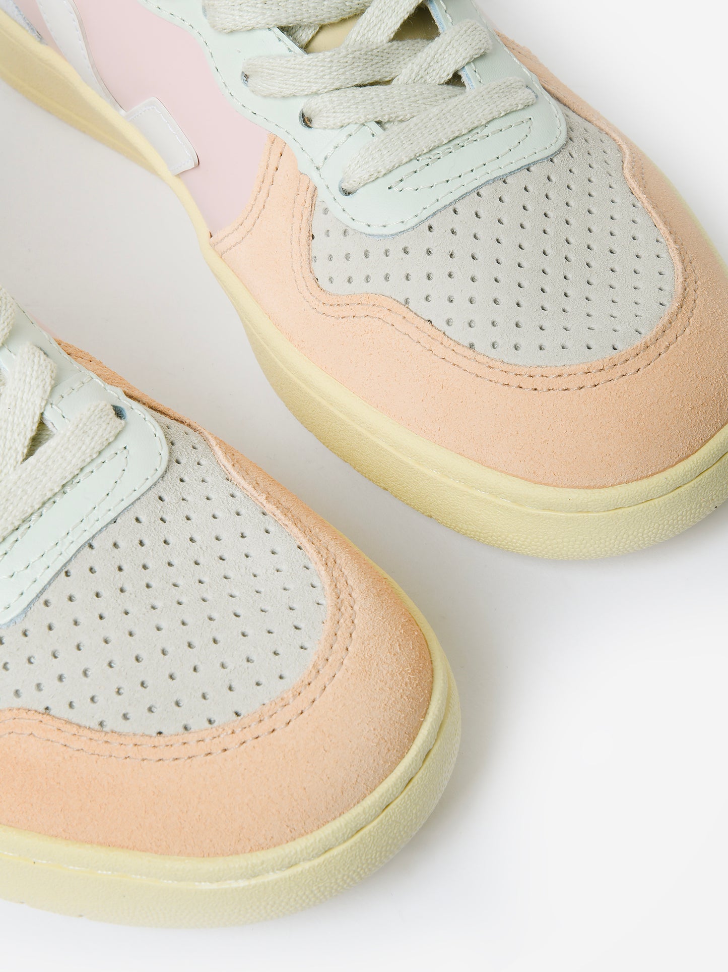 VQ0203142AxPETALEWHITEMULTICO-alt2